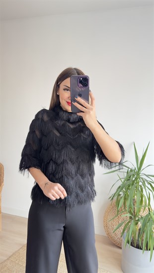 Püsküllü Siyah Bluz