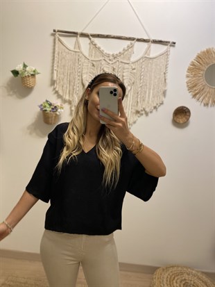 Parça Detaylı Siyah Bluz