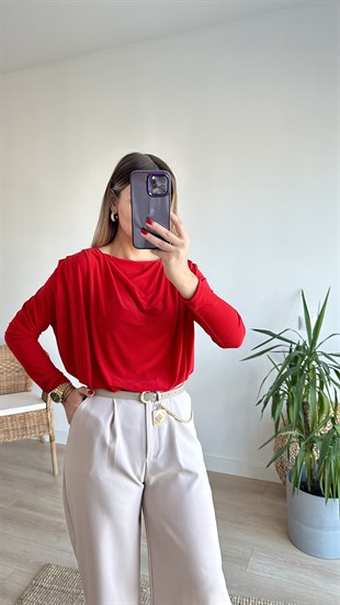 Büzgülü Kırmızı Bluz 