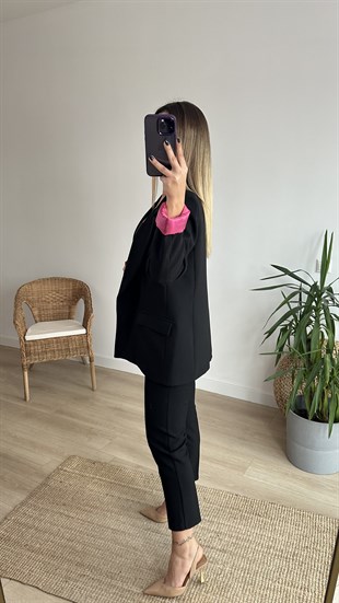 Pembe Astar Detaylı Siyah Blazer Ceket