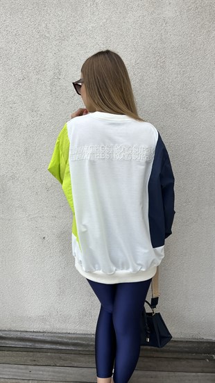 Kolları Renkli Beyaz Tasarım Sweatshirt 