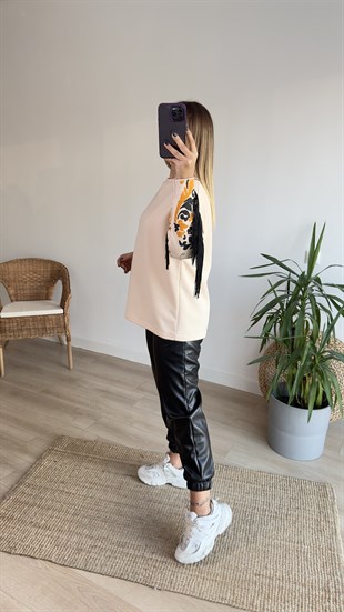 Kolları Püskül Detaylı Bej Sweat