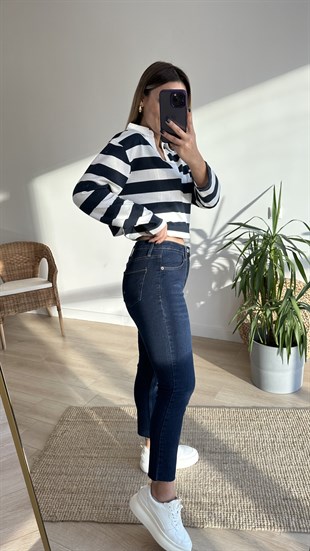 Paçası Kesik Lacivert Boyfit Jean