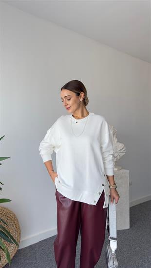 Risan Yanı Çıtçıtlı Beyaz Sweatshirt