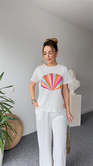 Pul Yazı Detaylı Beyaz Tshirt 