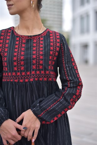 Nakışlı Detaylı Elbise