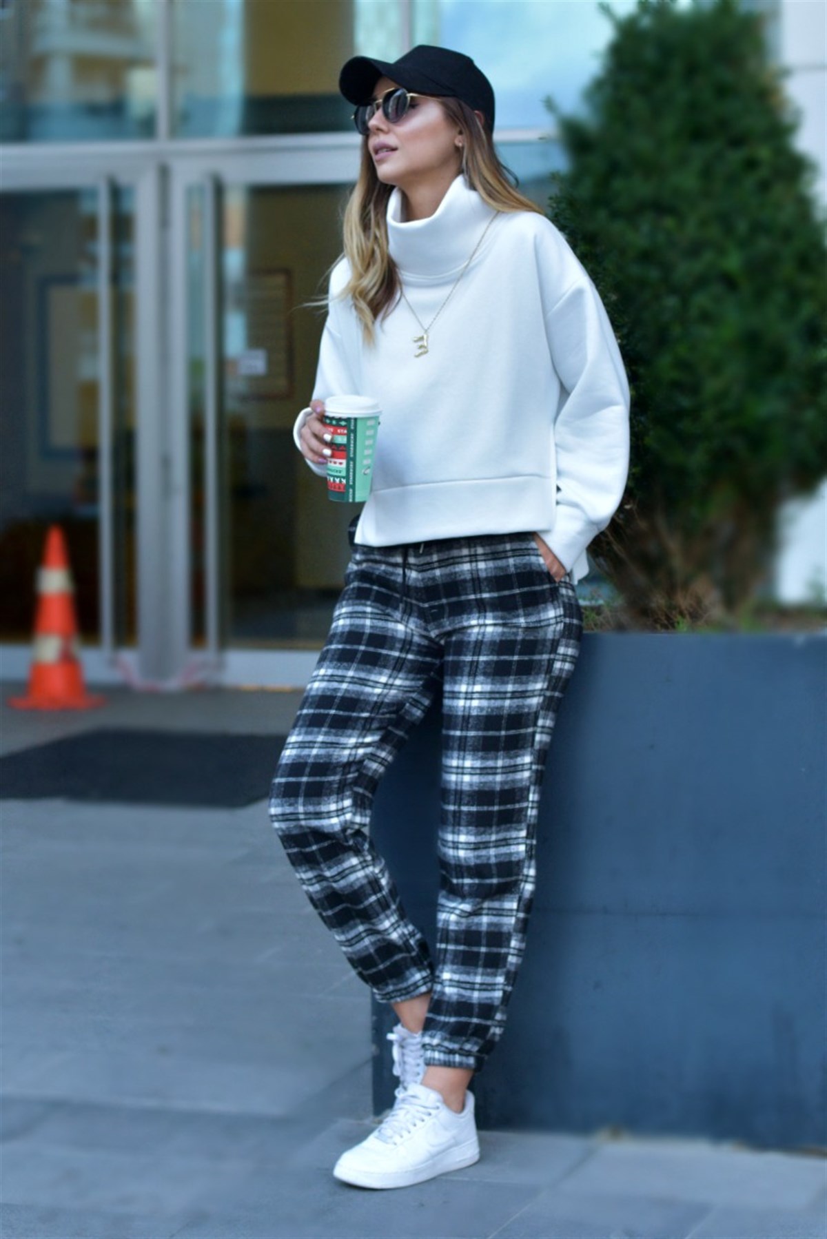 Yanları Yırtmaçlı Ekru Sweat