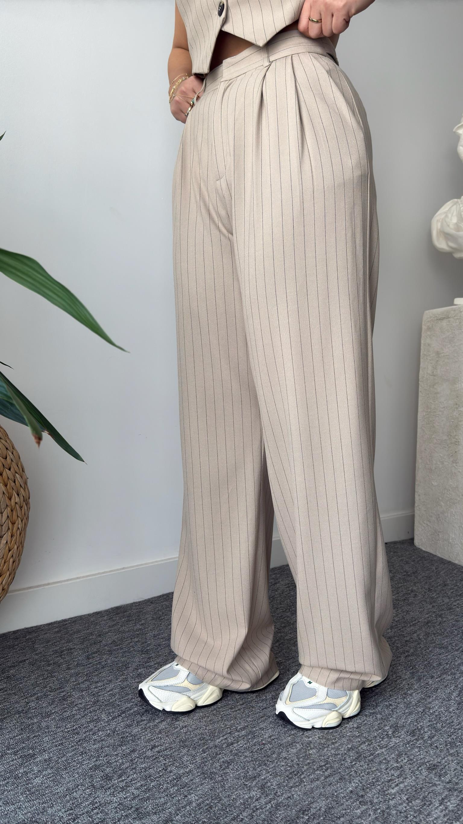 Hues Çizgili Bel Detaylı Bej Pantolon