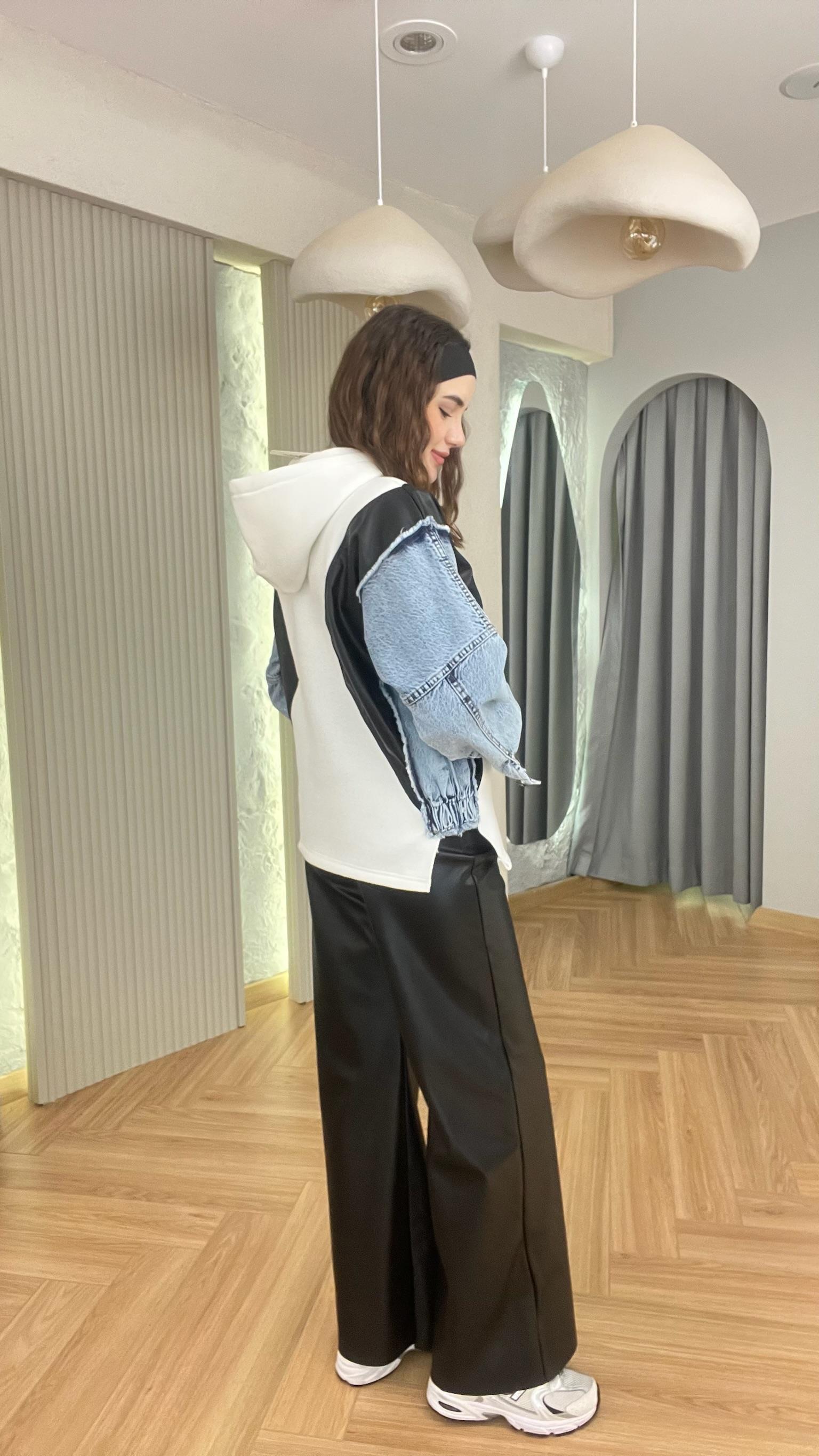 Beyaz Kot Ve Deri Garnili Kapüşonlu Sweatshirt