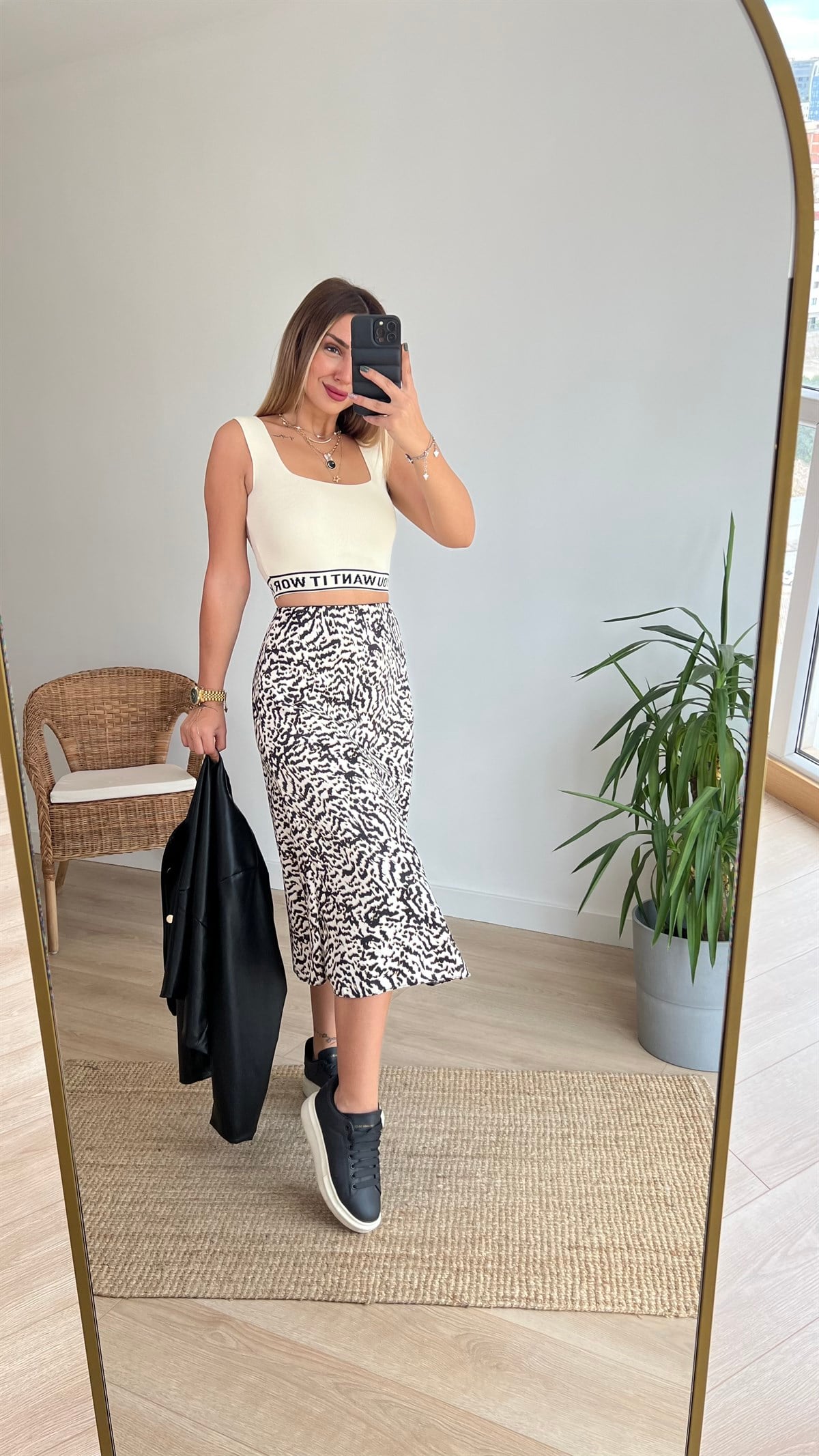 Lastiği Yazı Detaylı Ekru Crop