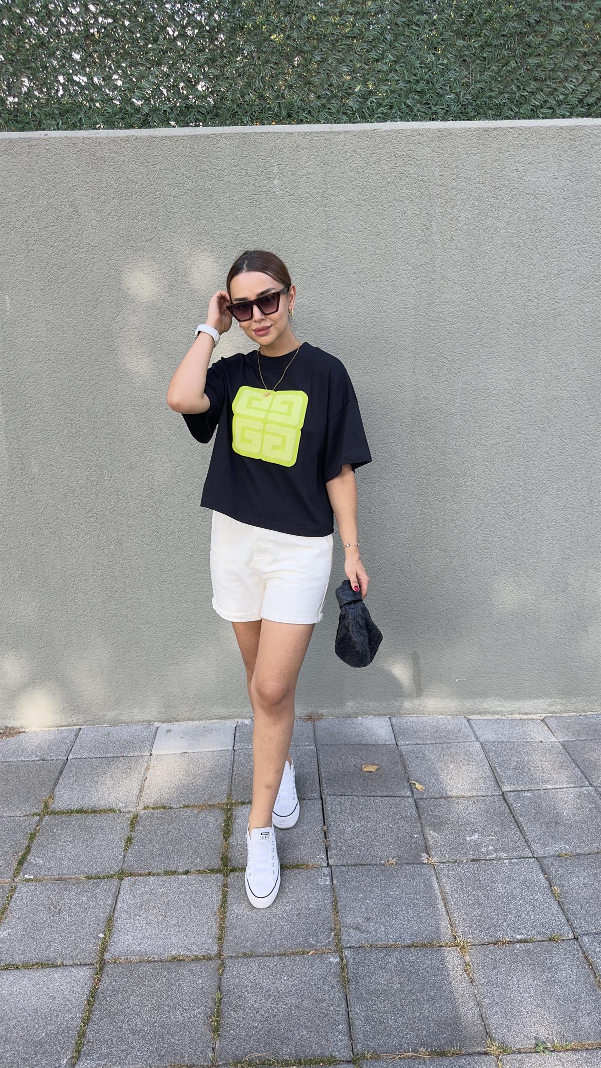 Yeşil Baskı Detaylı Siyah Tshirt