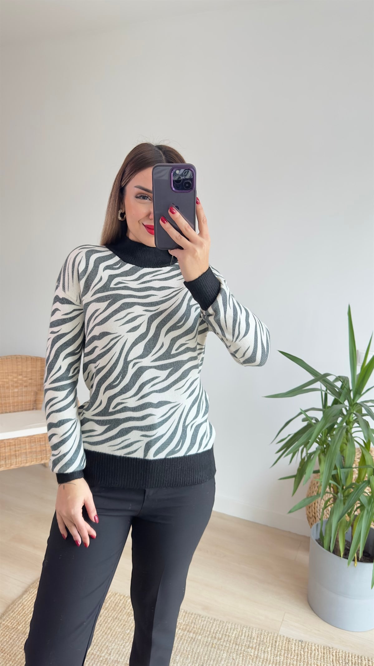 Yaka Ve Kollar Siyah Zebra Desenli Triko
