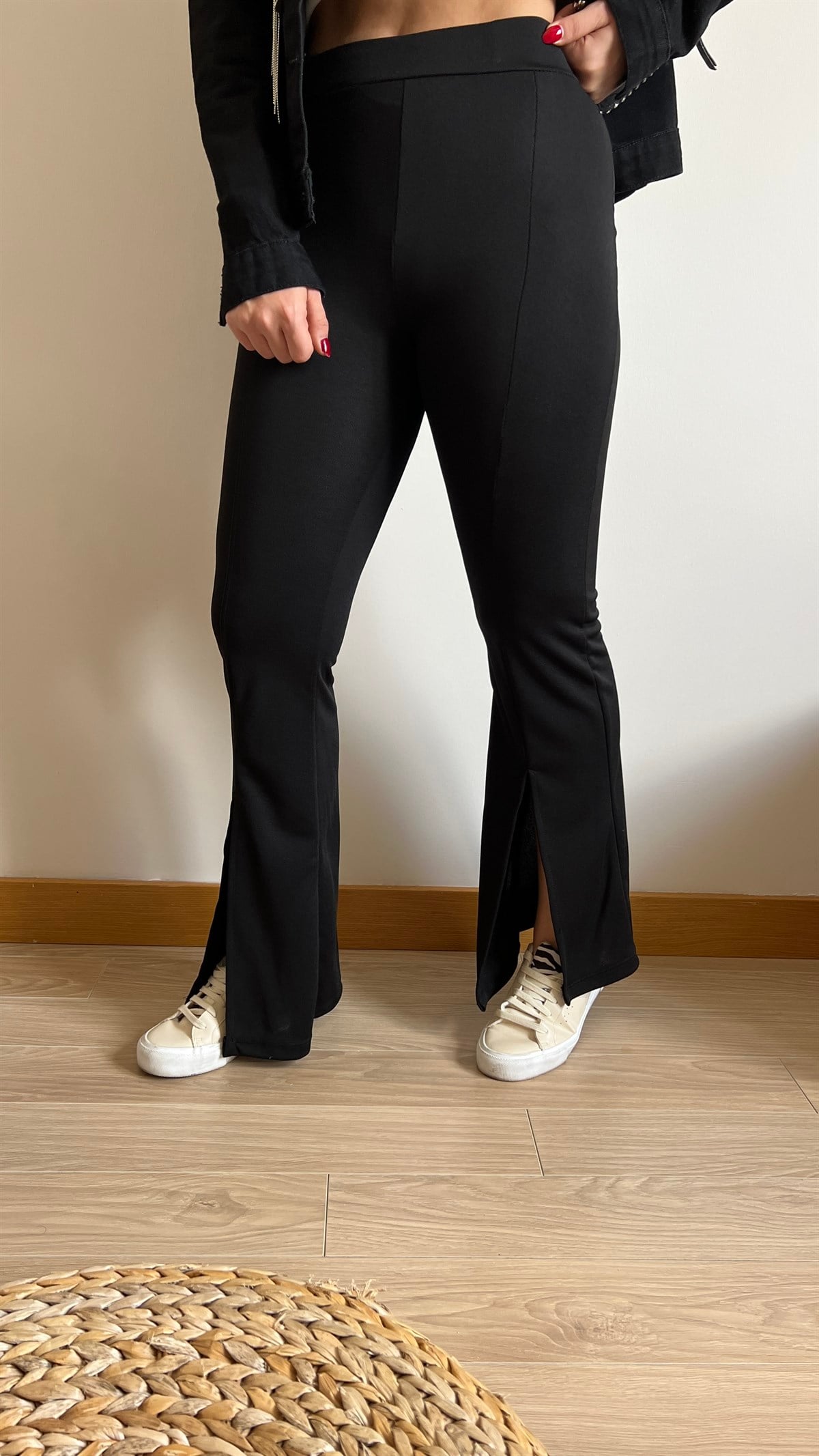 Paça Yırtmaç Detaylı Tayt Pantolon