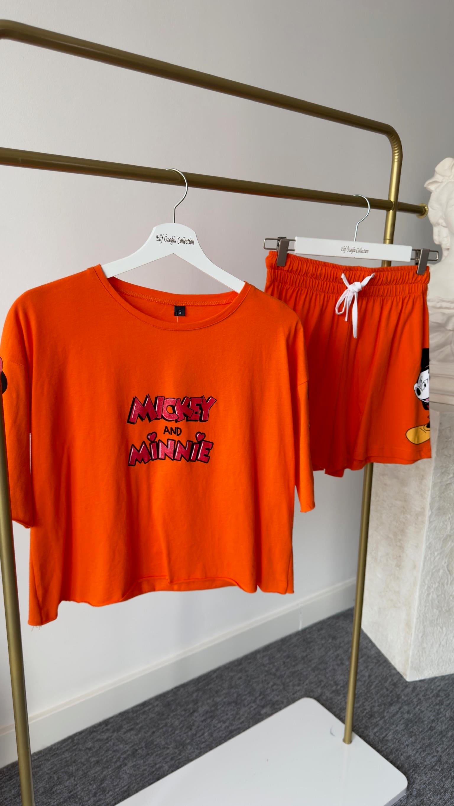 Turuncu Mickey Baskılı Şortlu Takım