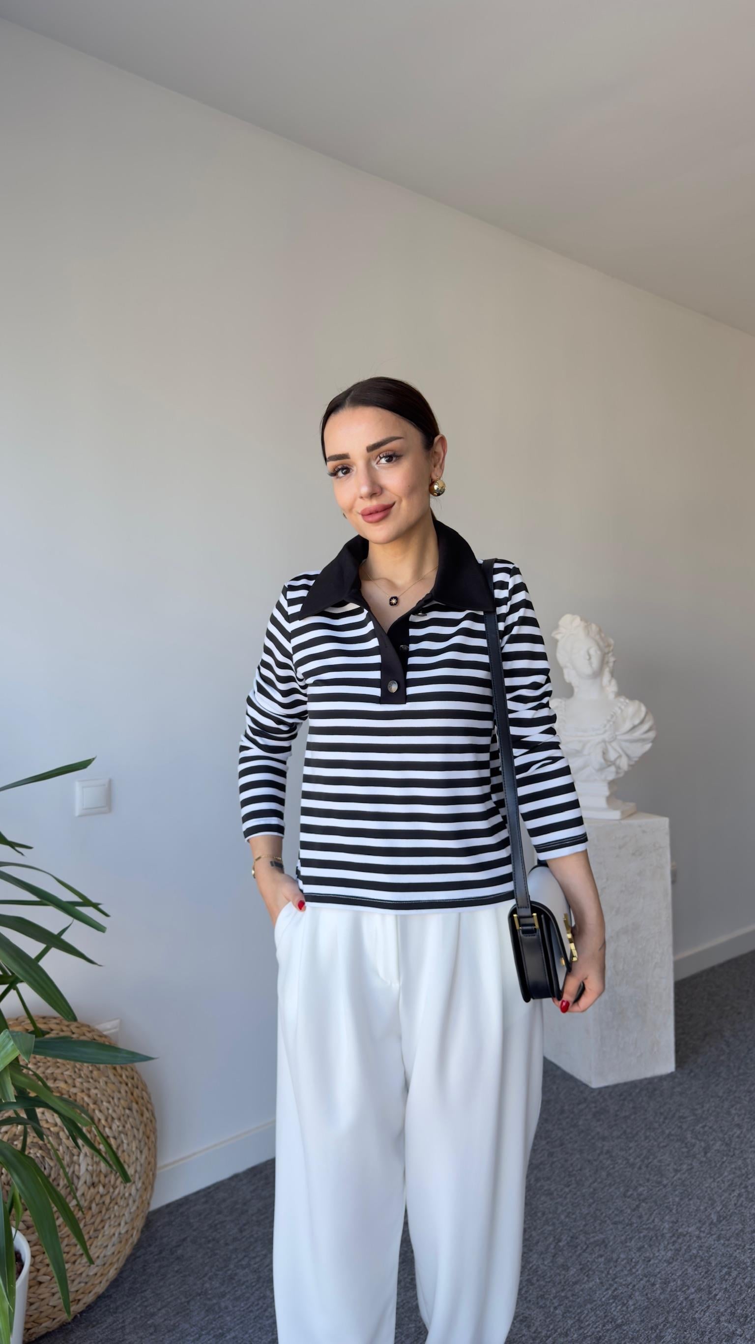 Siyah Beyaz Çizgili Düğme Detay Sweat
