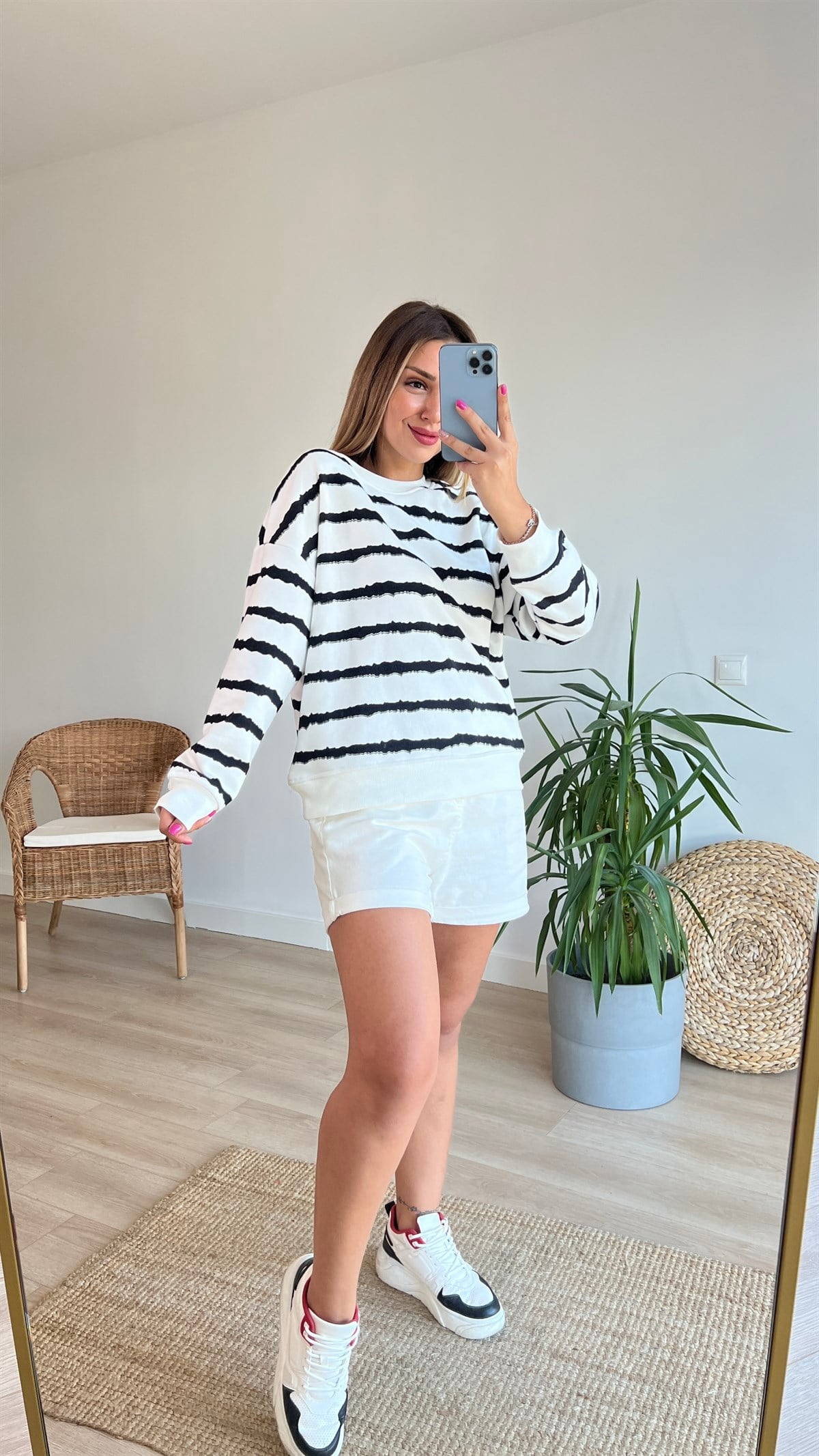 Dalga Çizgi Detaylı Basic Sweatshirt