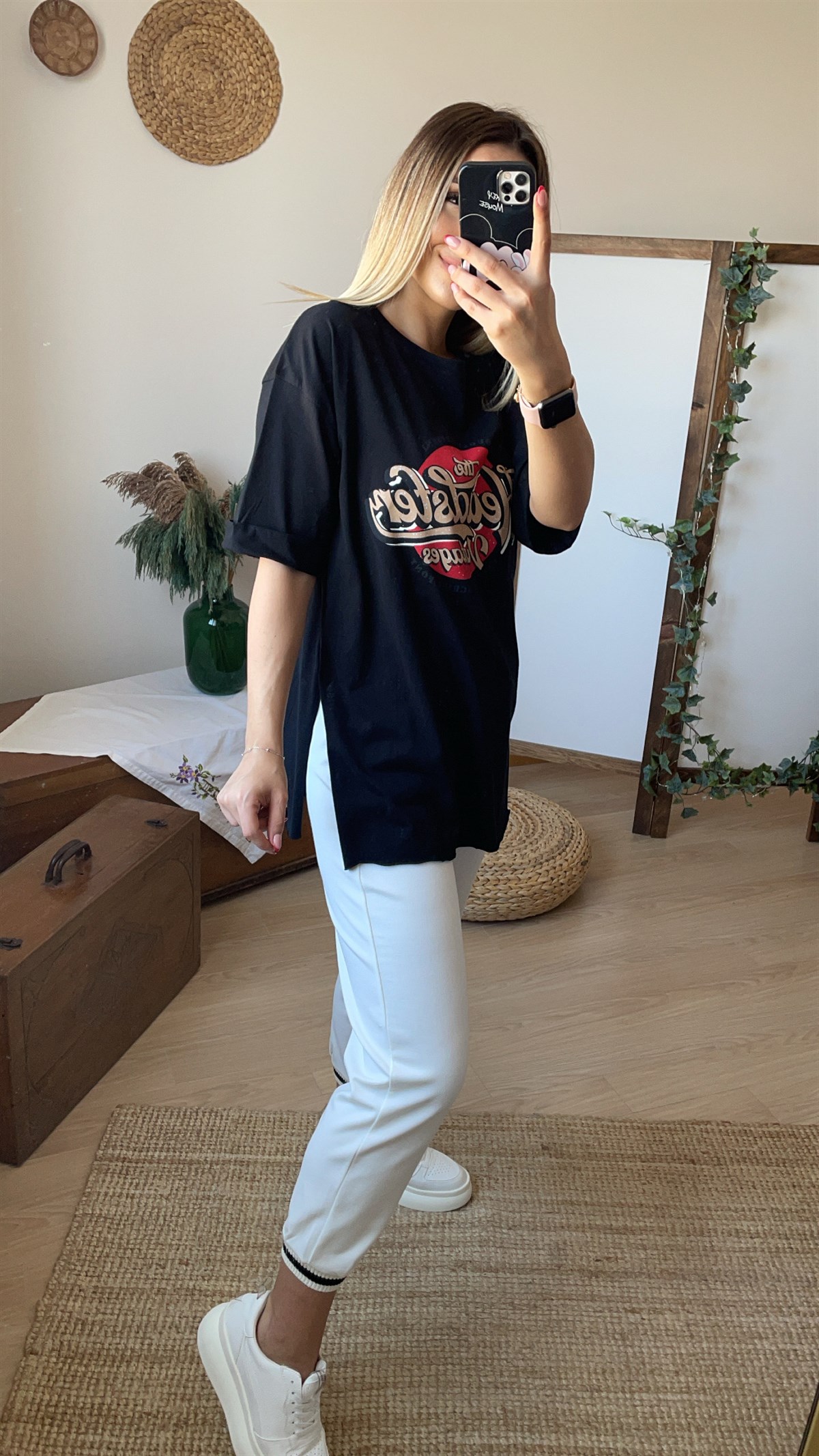 Yırtmaçlı Baskı Detaylı Siyah Tshirt