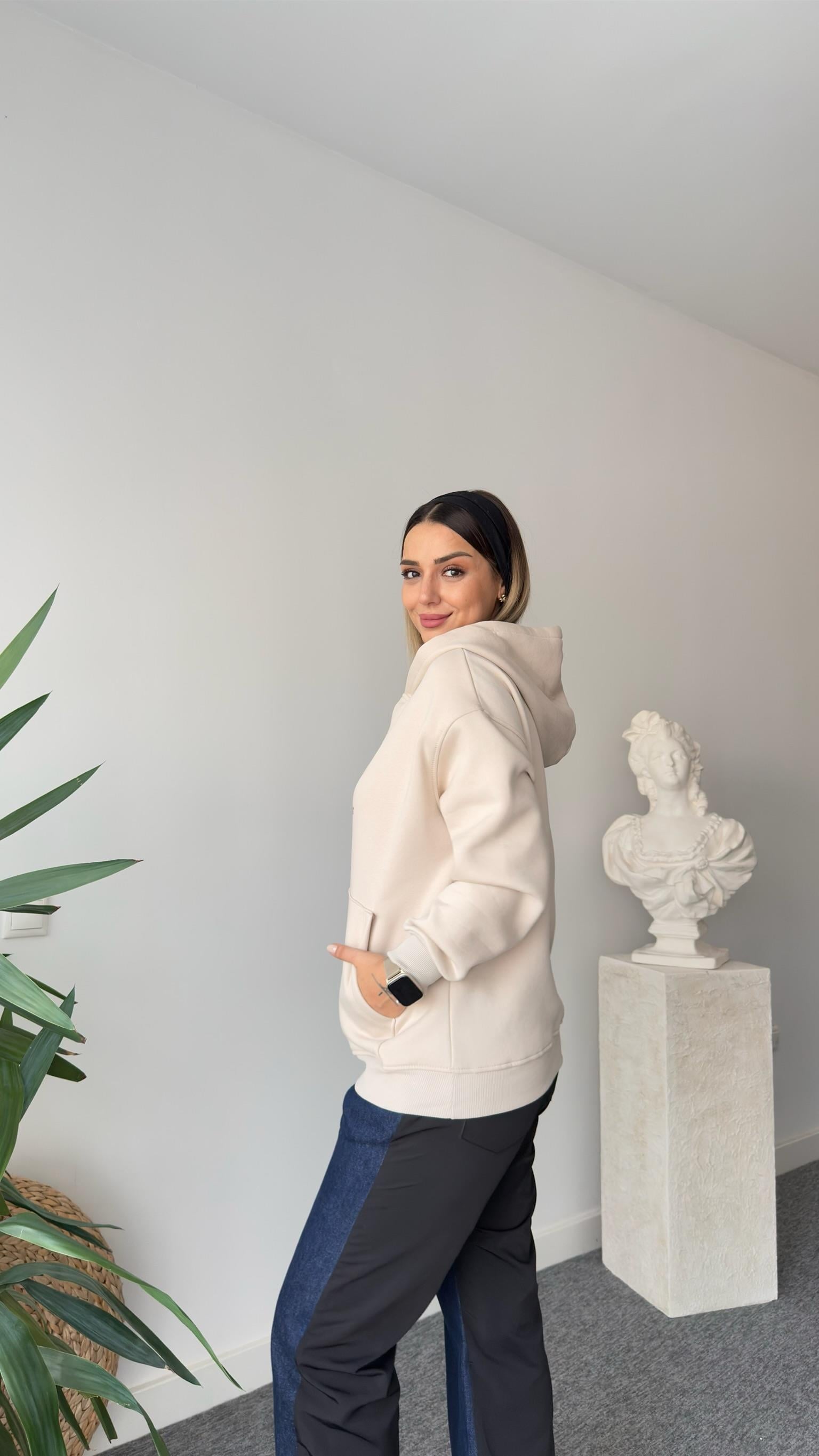 Bej Lisa Ayıcık İşlemeli Sweatshirt