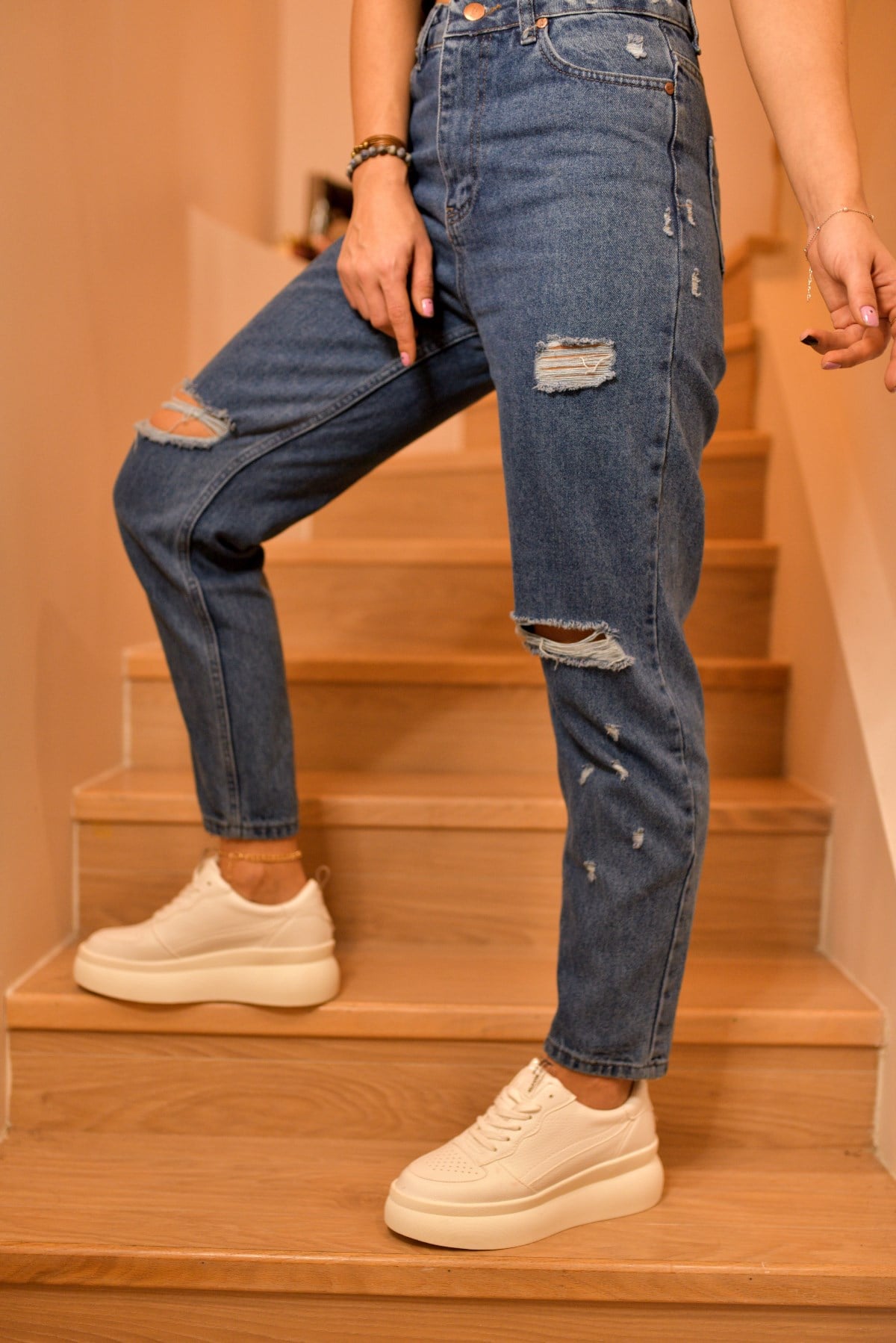Yırtık Detaylı Mom Jean