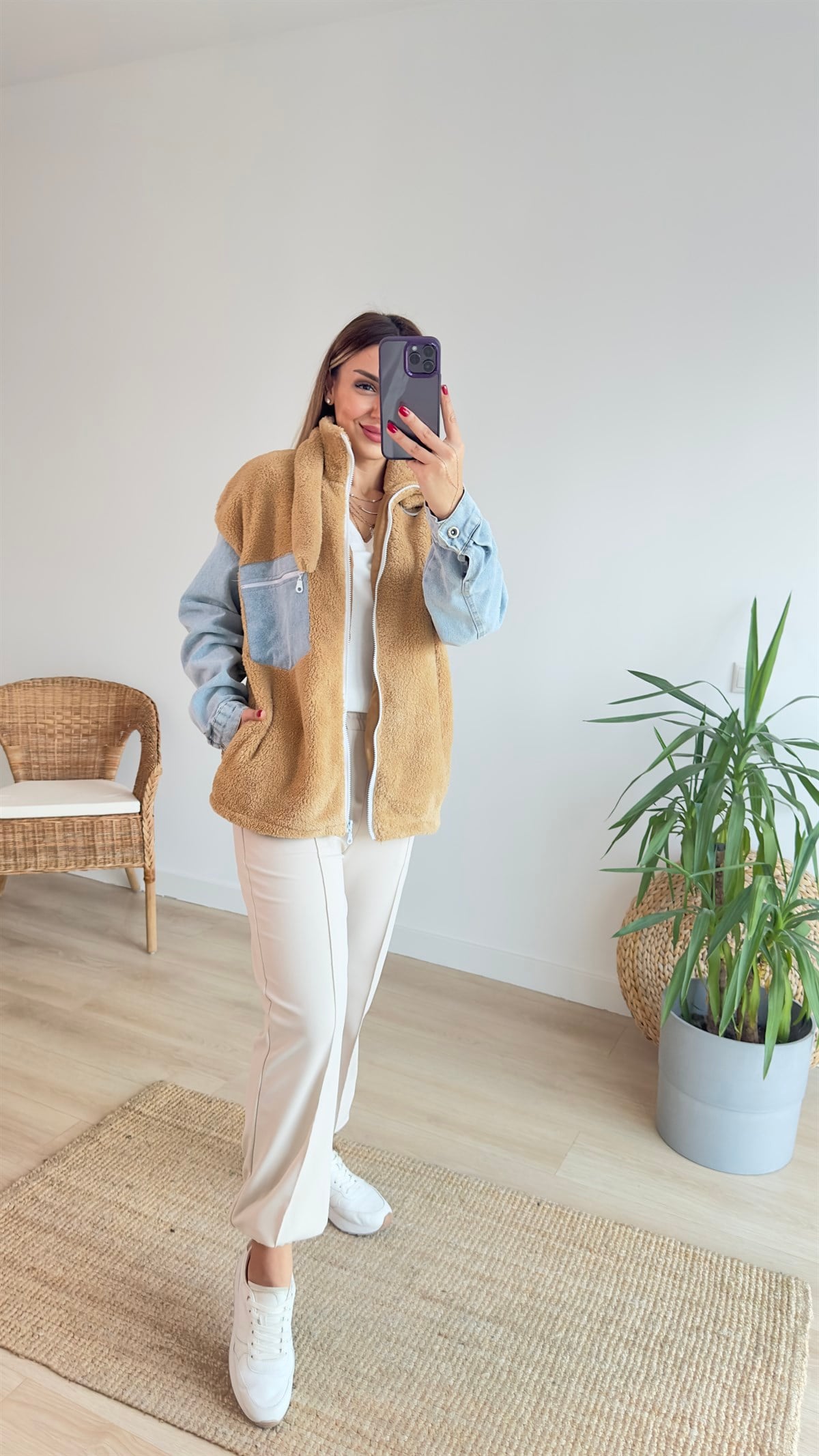 Kolları Kot Detaylı Bej Peluş Mont