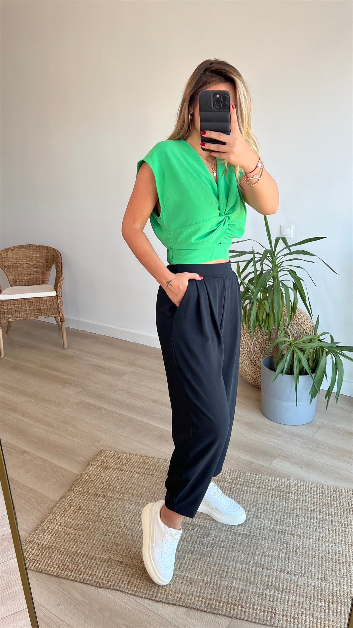 Düğüm Detaylı Yeşil Bluz 