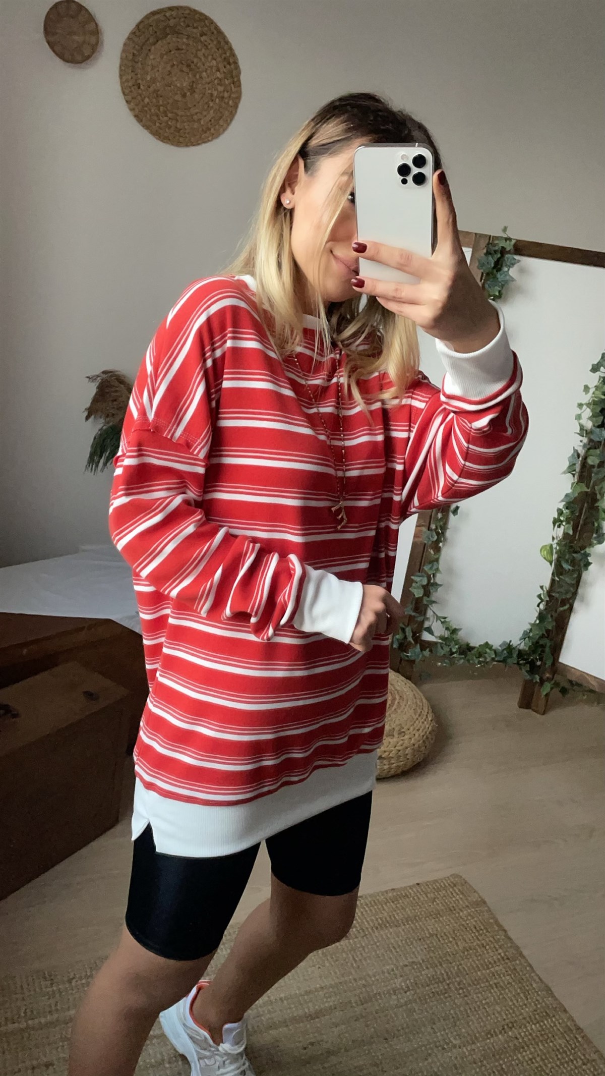 Kırmızı Şeritli Sweatshirt