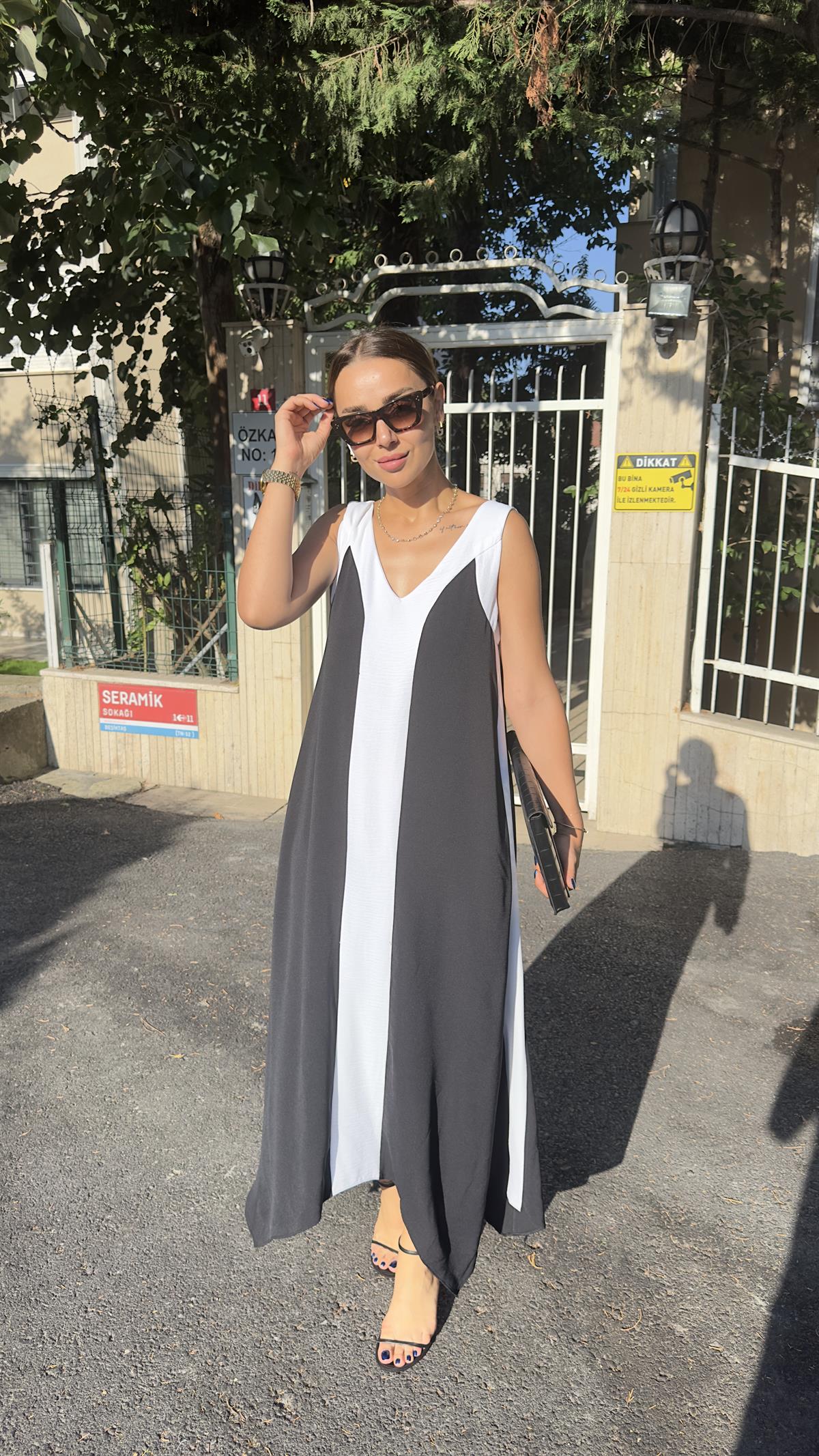 Beyaz Şerit Detaylı Elbise 
