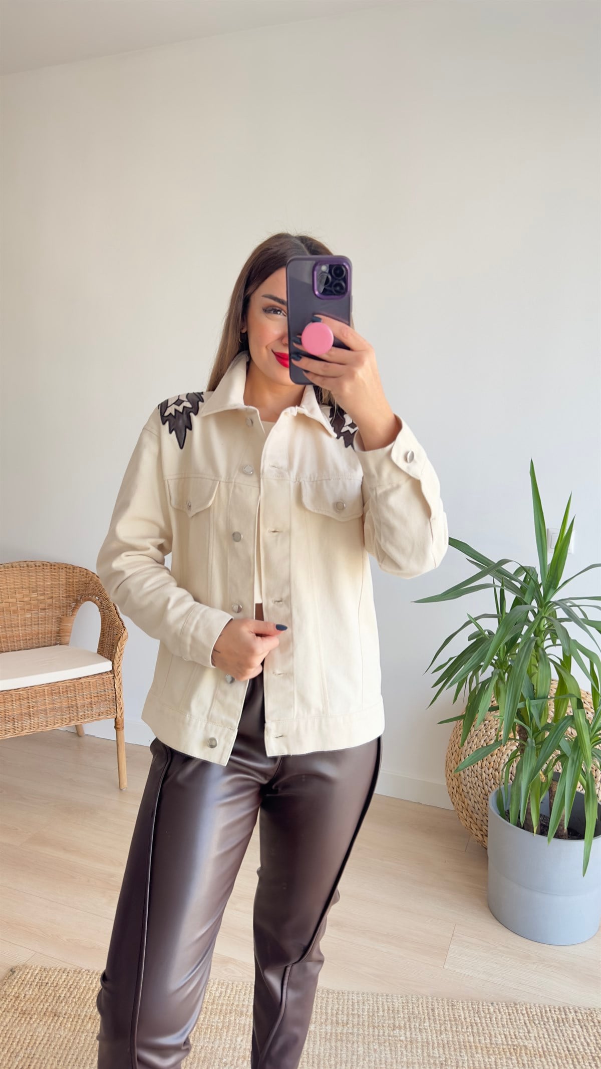 Omuzları Nakış Detaylı Gabardin Ceket 