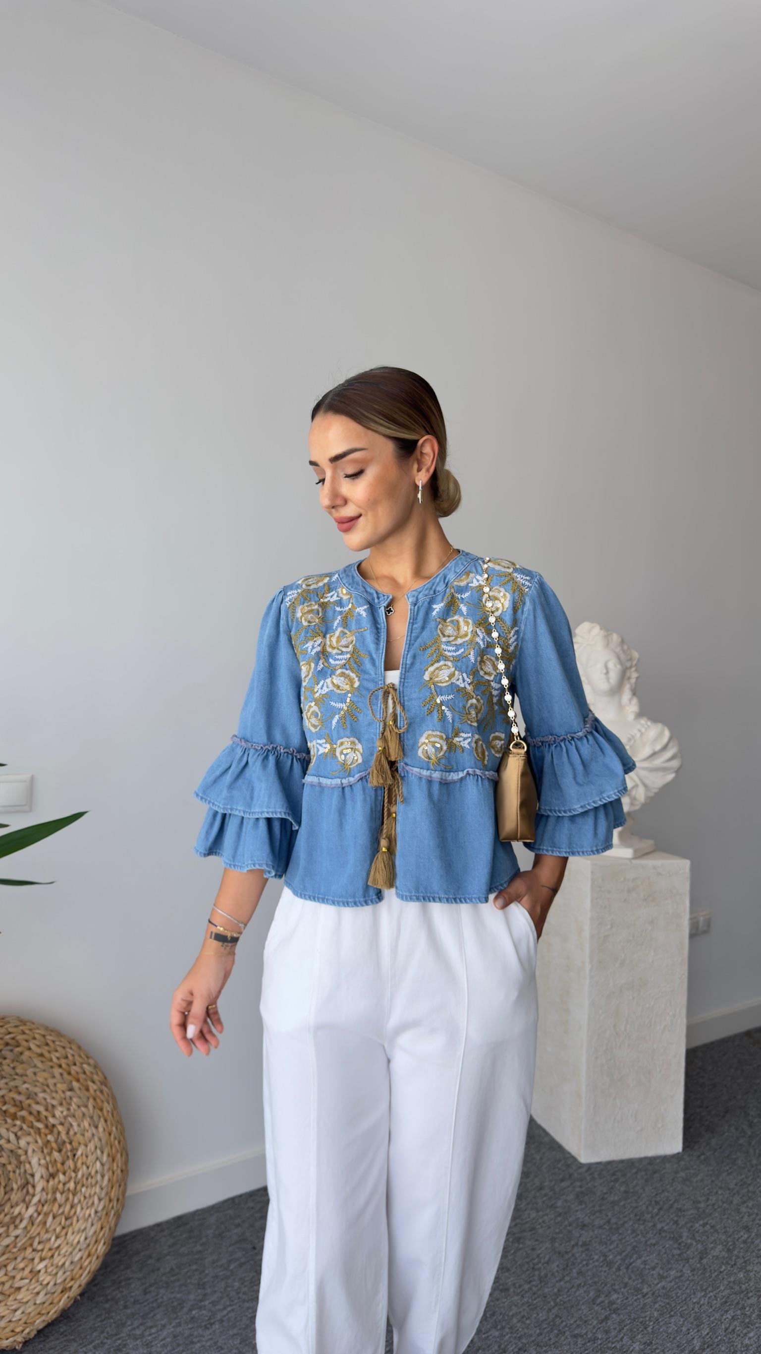 Mavi Önden Bağlamalı Ve Nakışlı Kolları Fırfır Detaylı Denim Bluz