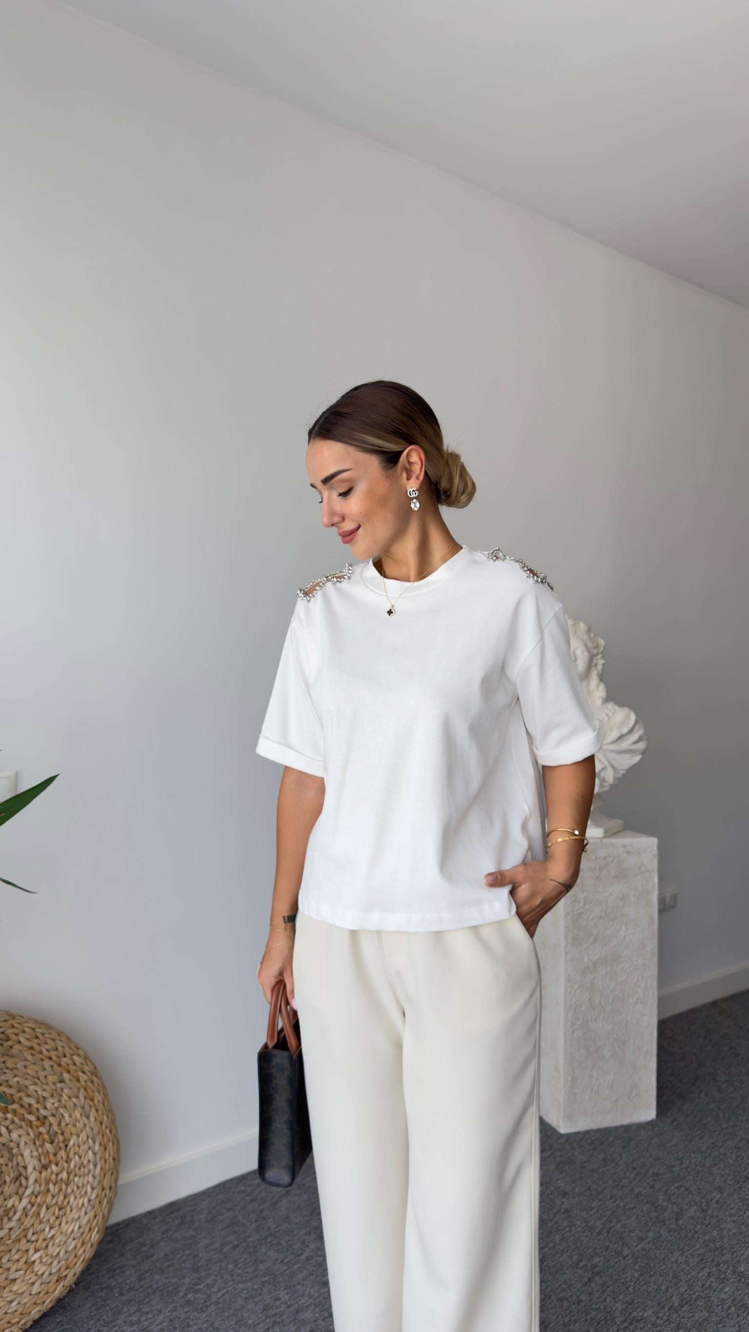 Omuzları Taşlı Marka Model Beyaz Tshirt