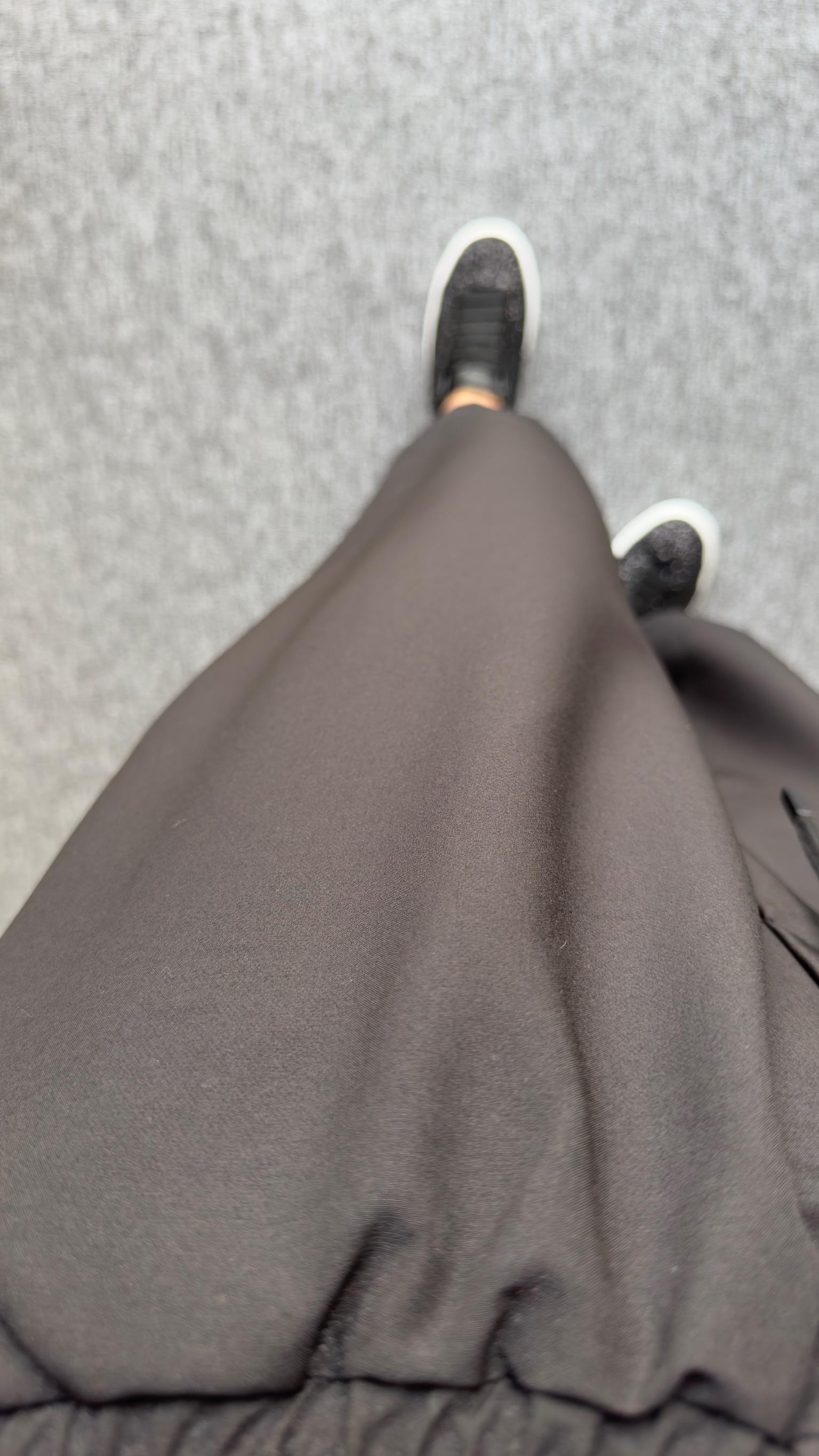 Fley Paçası Pensli Siyah Pantolon