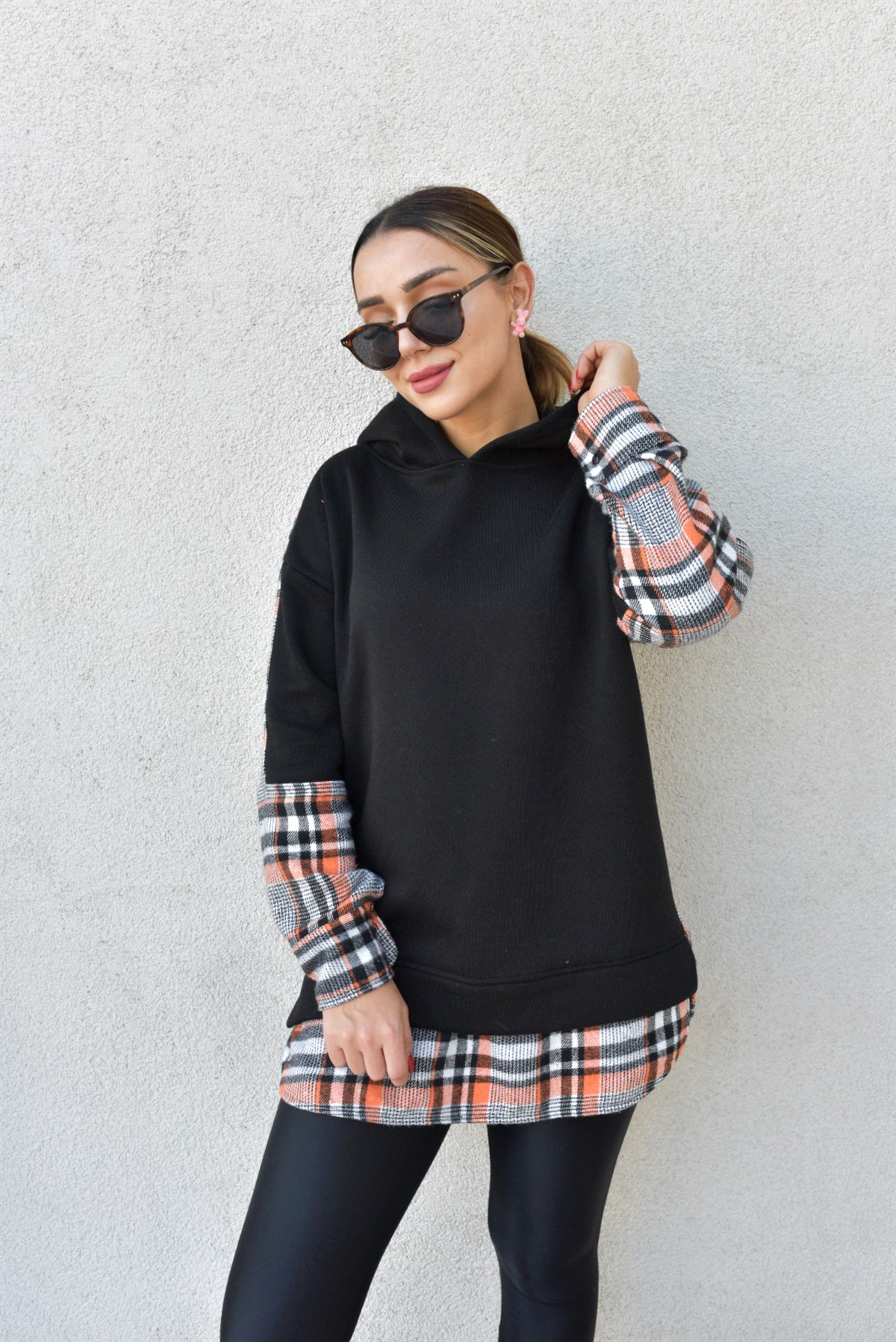Ekose Detaylı Siyah Sweatshirt