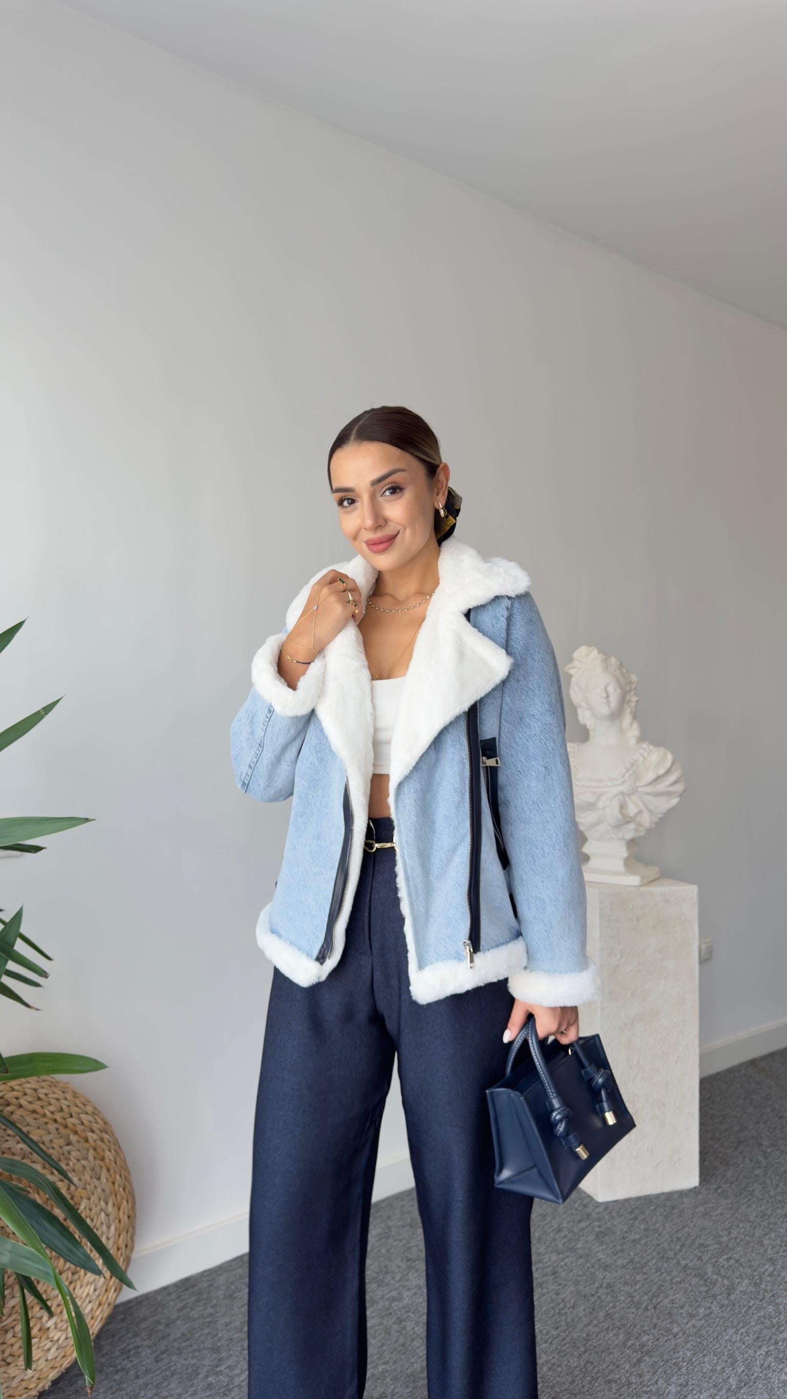Beyaz Peluş Detaylı Jean Mont