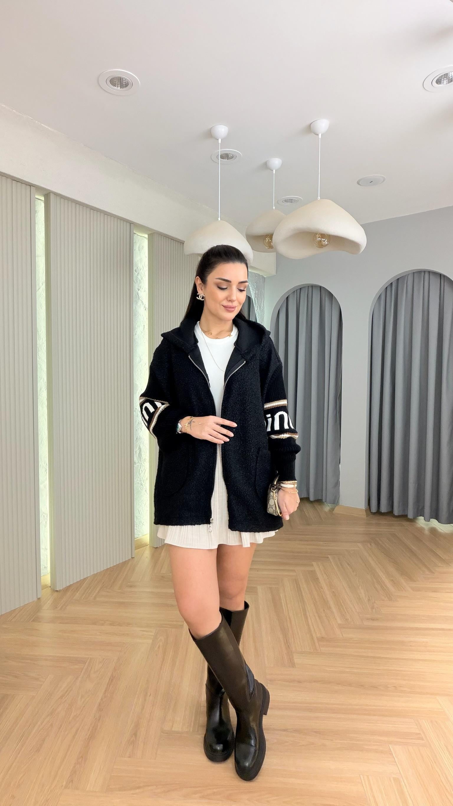 Siyah Kol Triko Detaylı Buklet Ceket