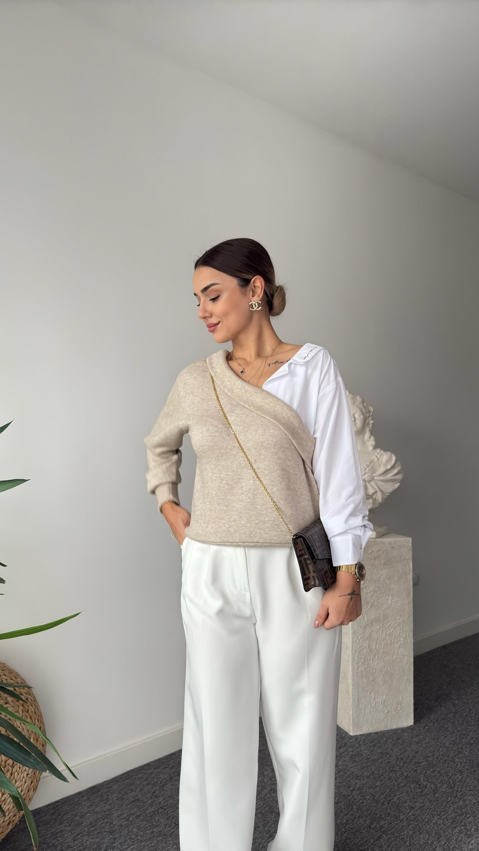 Yaka Yazılı Gömlek Detaylı Bej Triko