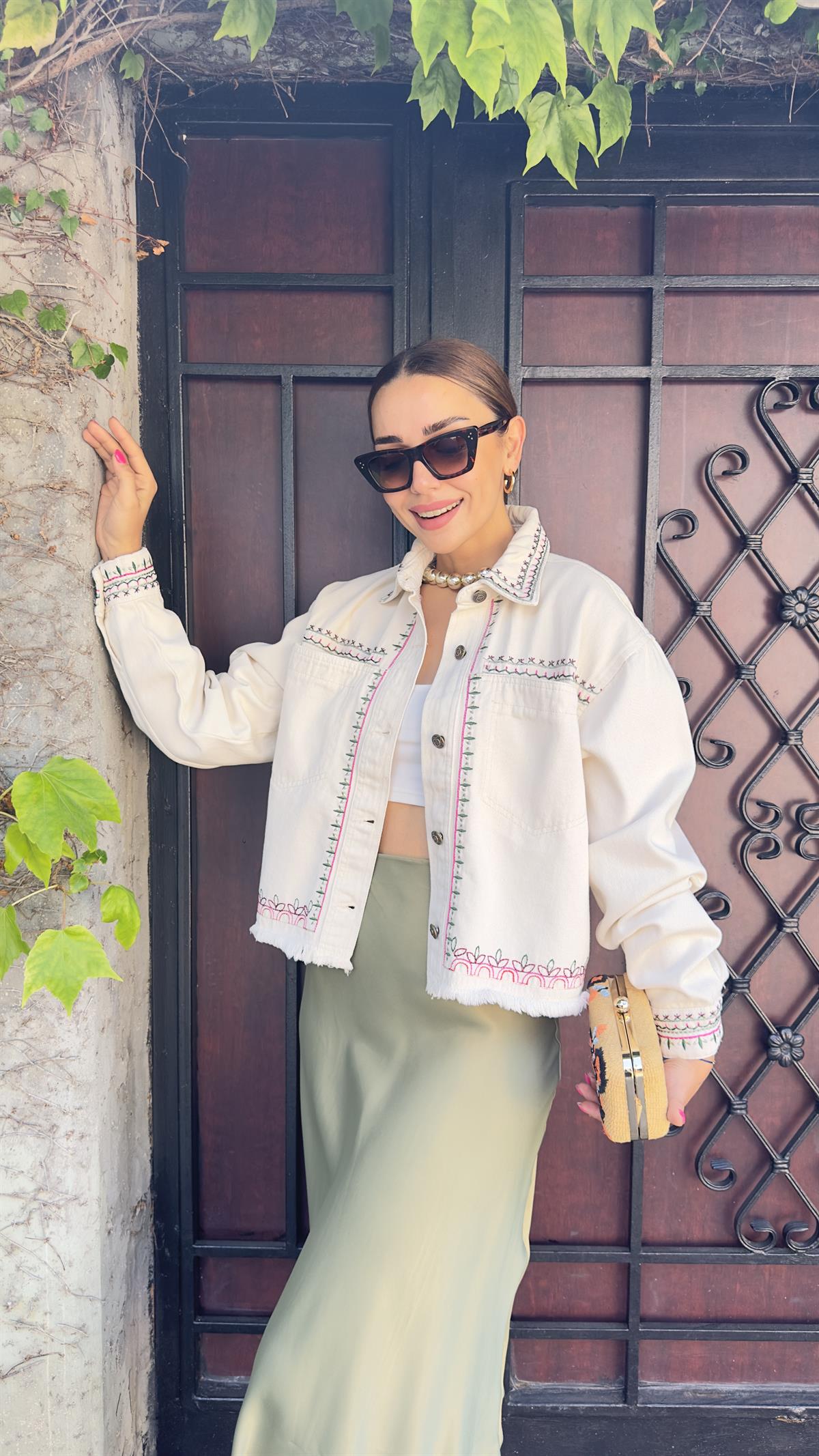 Karli Zra Model Nakışlı Bej Ceket
