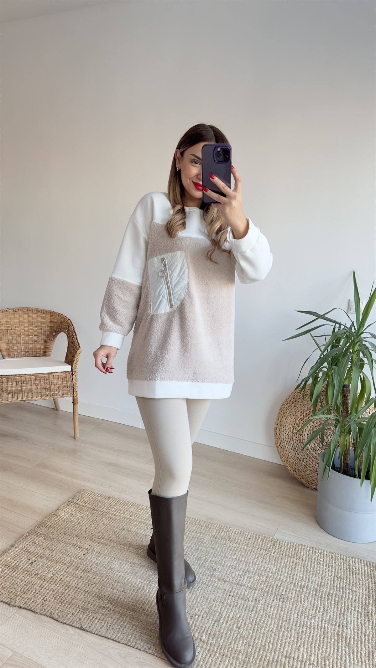 Peluş Detaylı Ekru Sweat