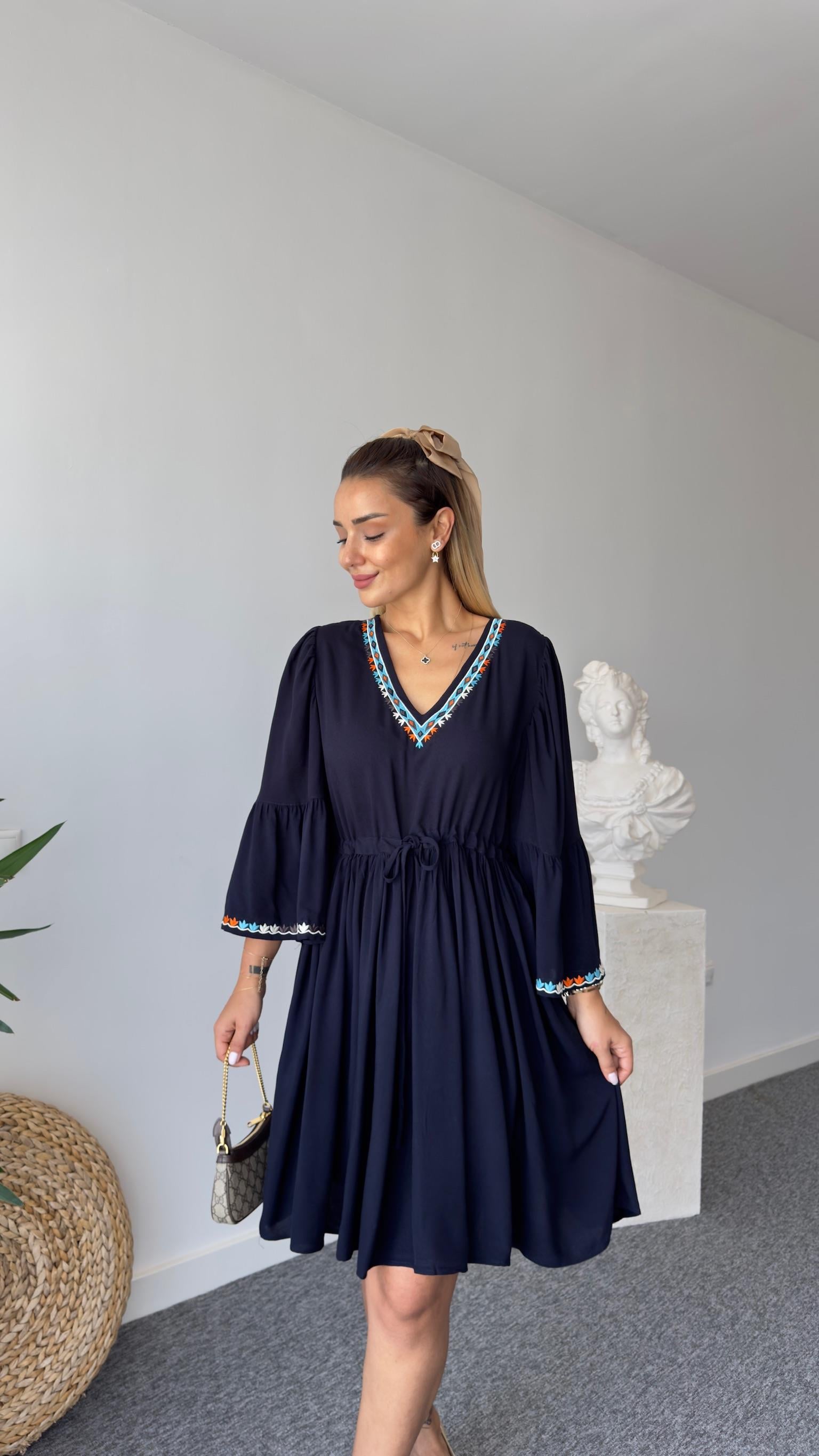 Paty Belden Büzgülü Nakışlı Laci Viskon Elbise
