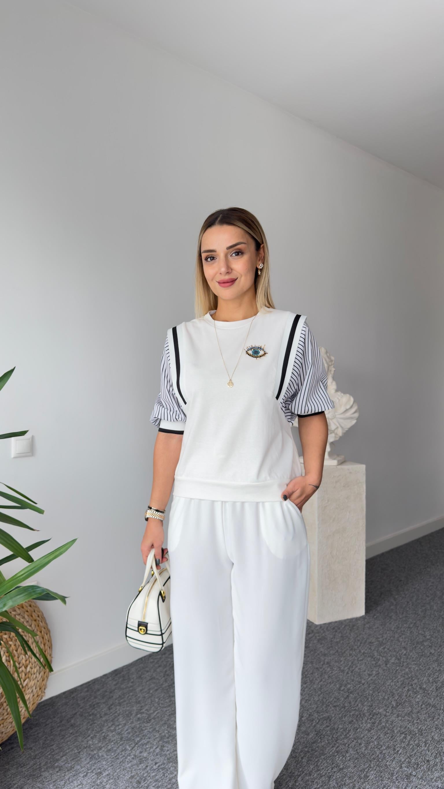 Vuo Aksesuarlı Kollar Çizgili Beyaz Tshirt