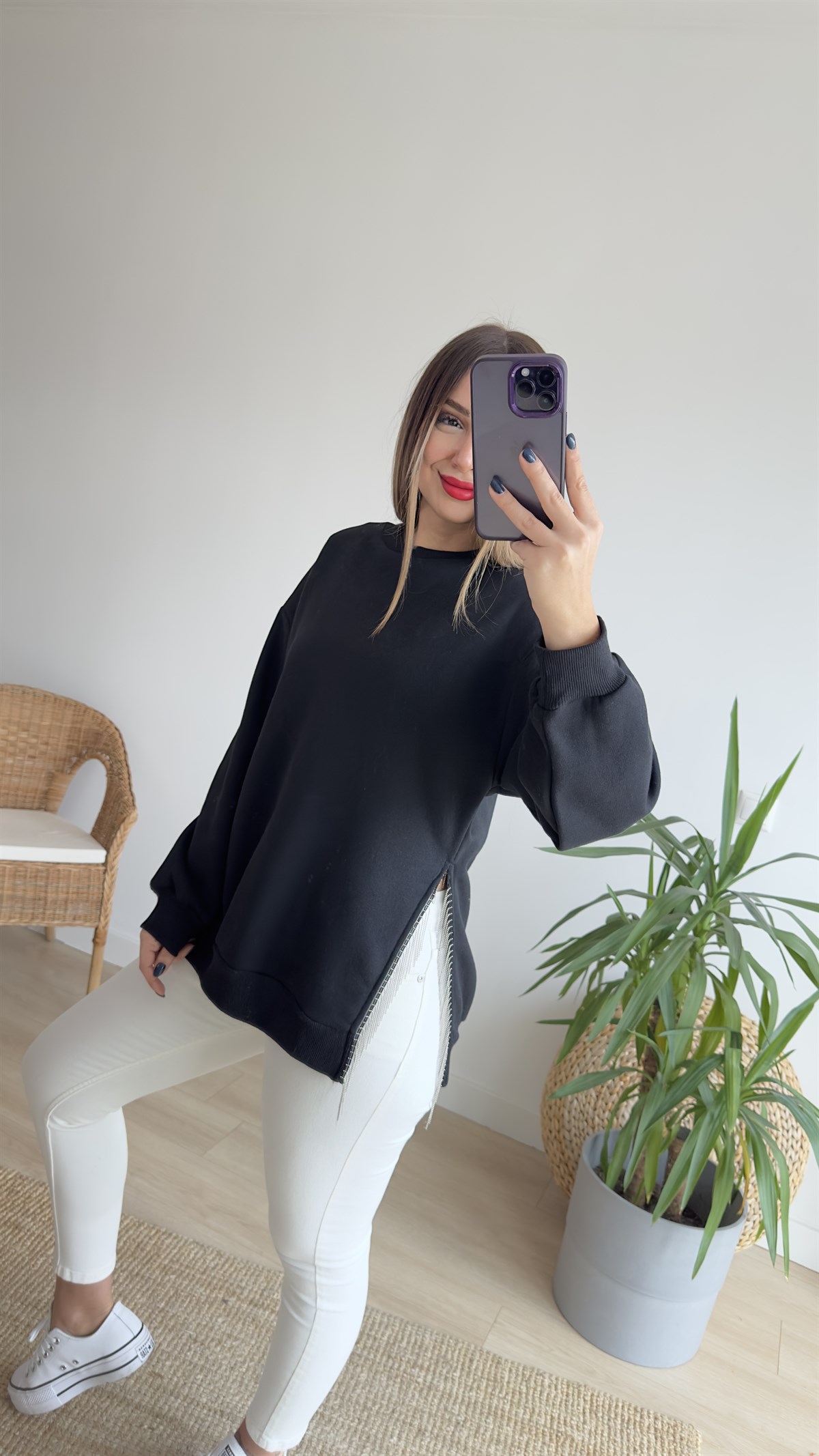 Yanları Yırtmaç Ve Zincir Detaylı Siyah Sweat