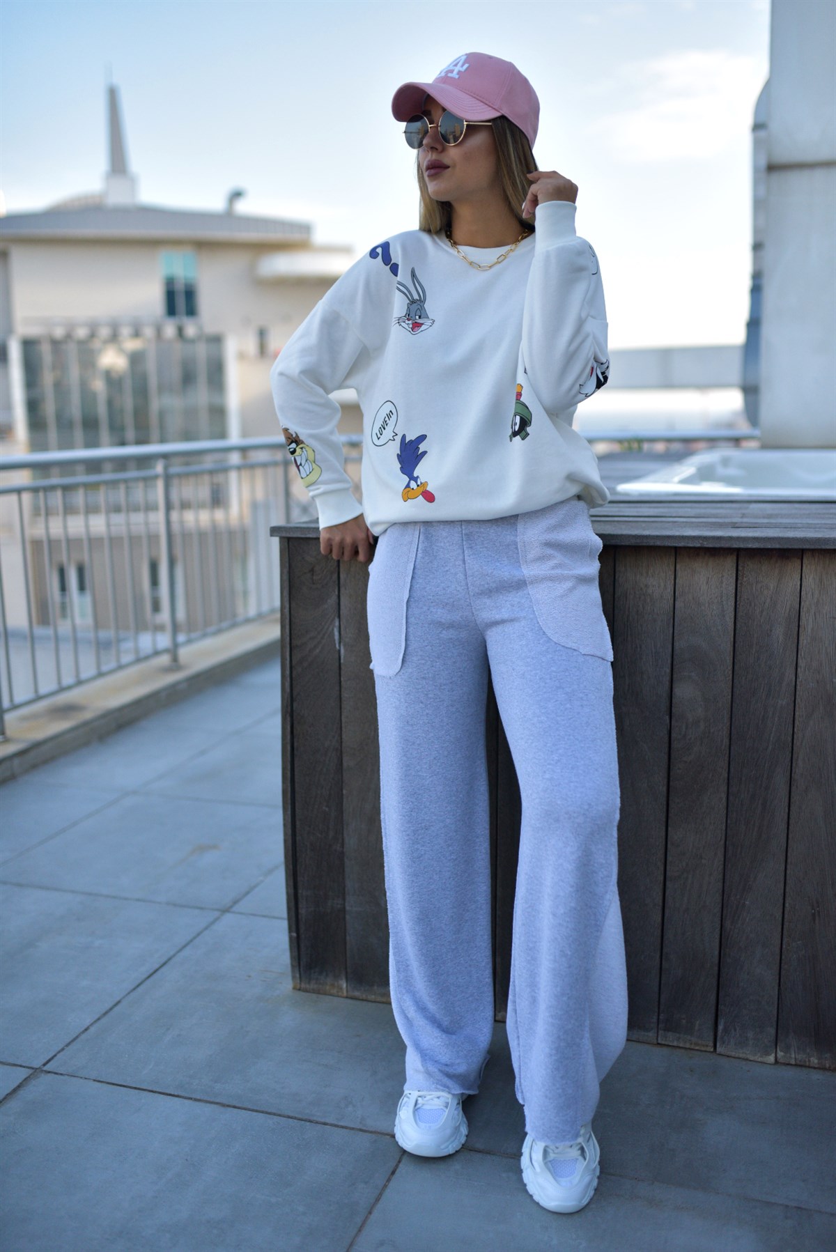 Karakter Baskılı Beyaz Sweatshirt