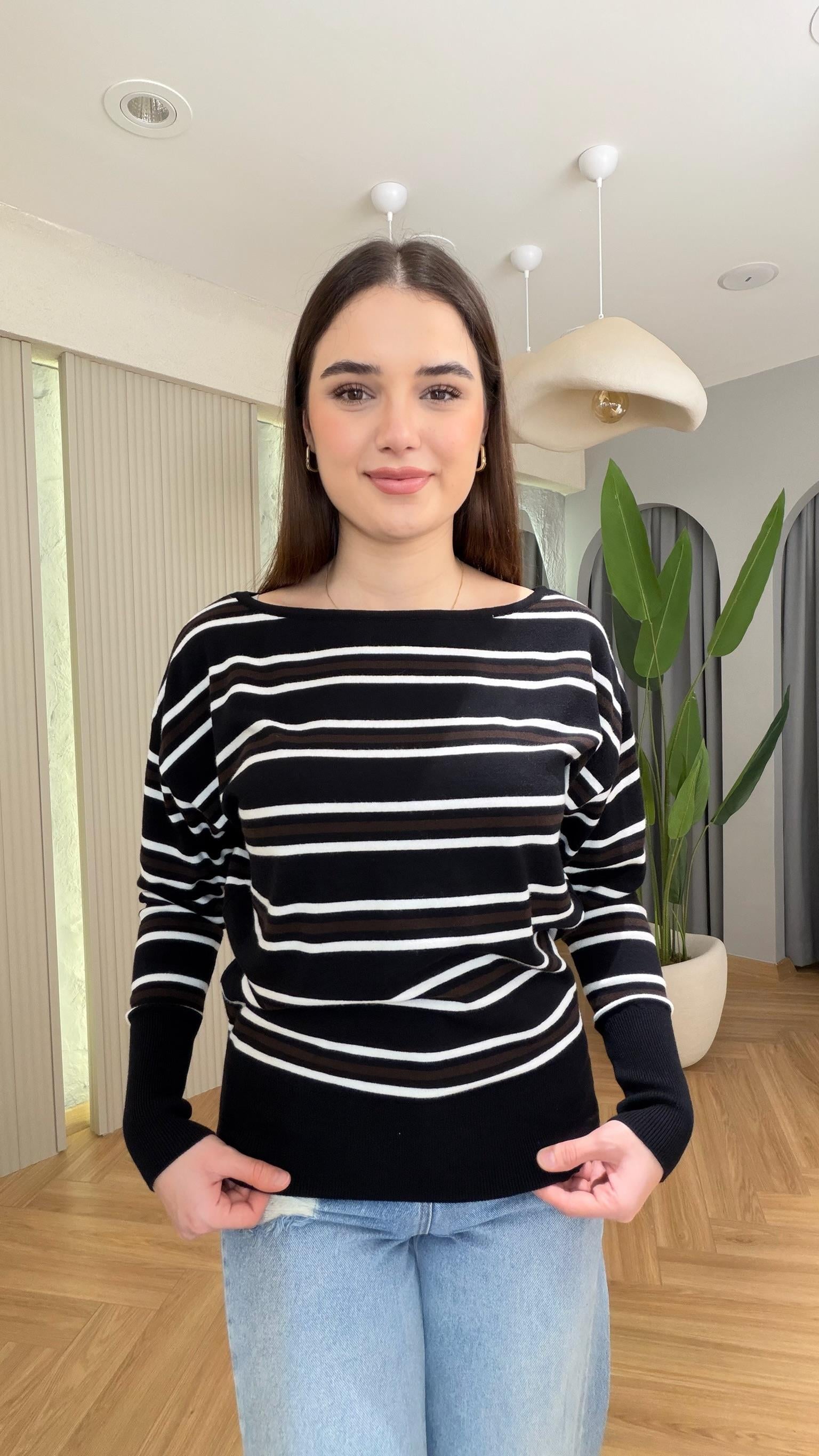 Siyah Viecha Çizgili Kayık Yaka Triko