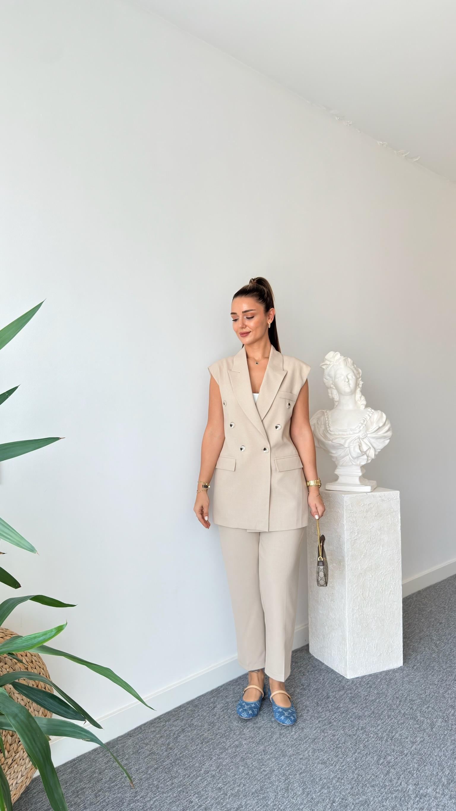 Ena Bej Yelekli Takım 