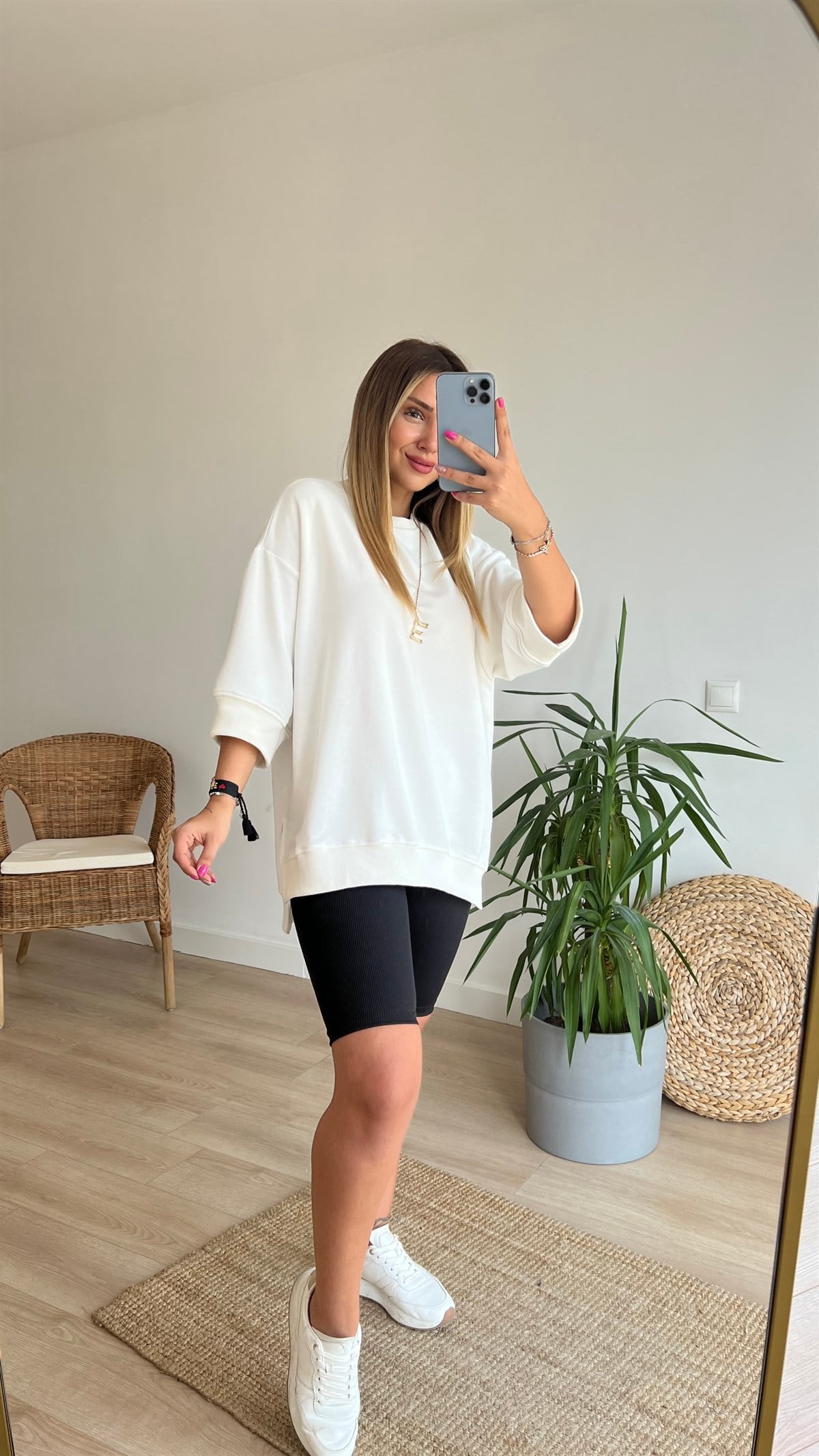 Yırtmaç Detaylı Salaş Beyaz Sweatshirt
