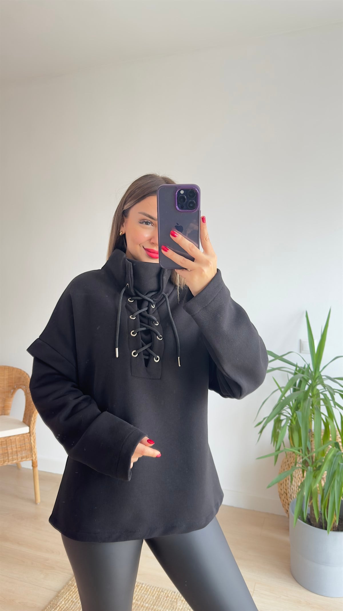 Dik Yaka İpli Siyah Sweat