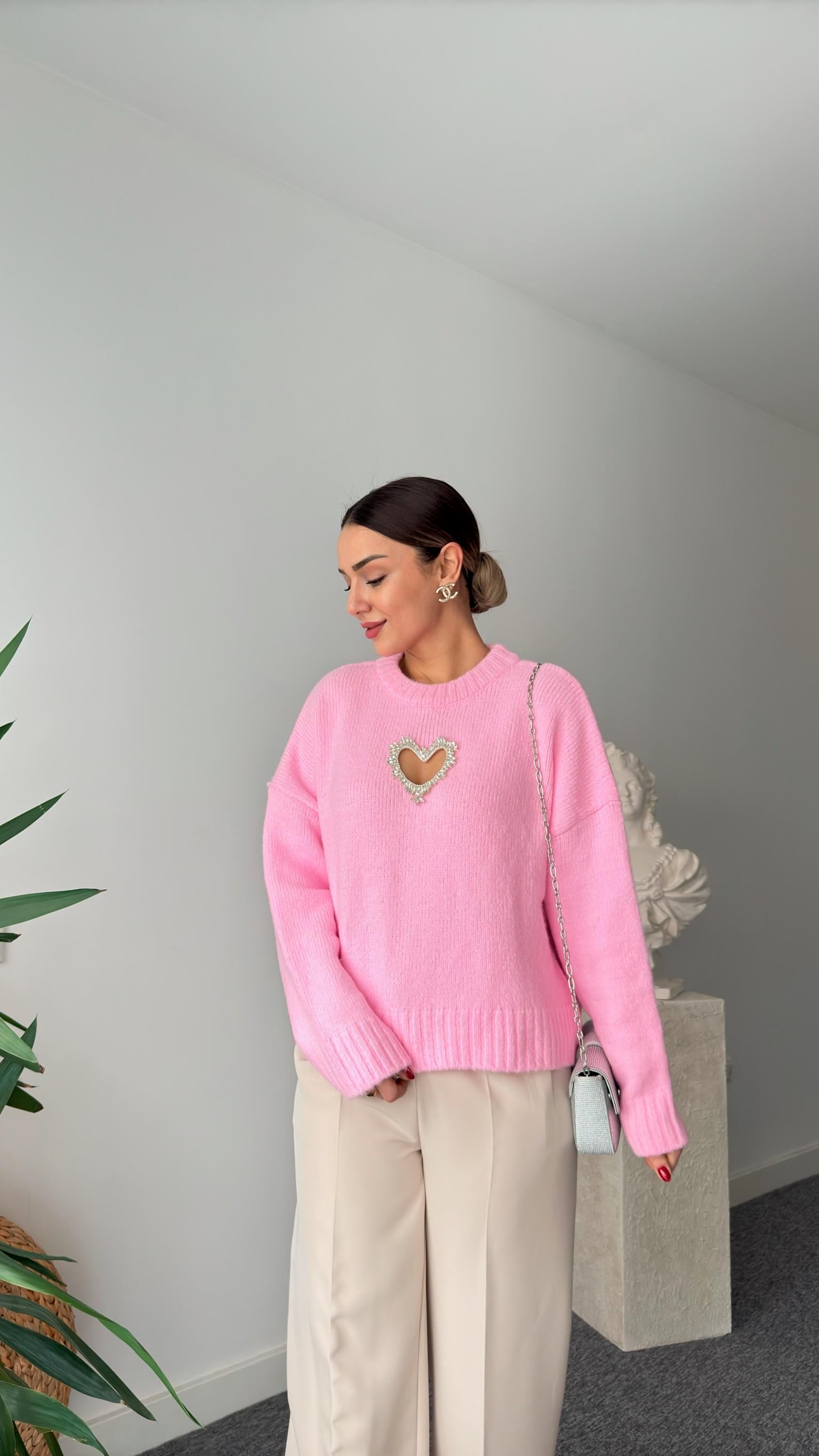 Pembe Ön Taşlı Kalp Detaylı Triko Kazak