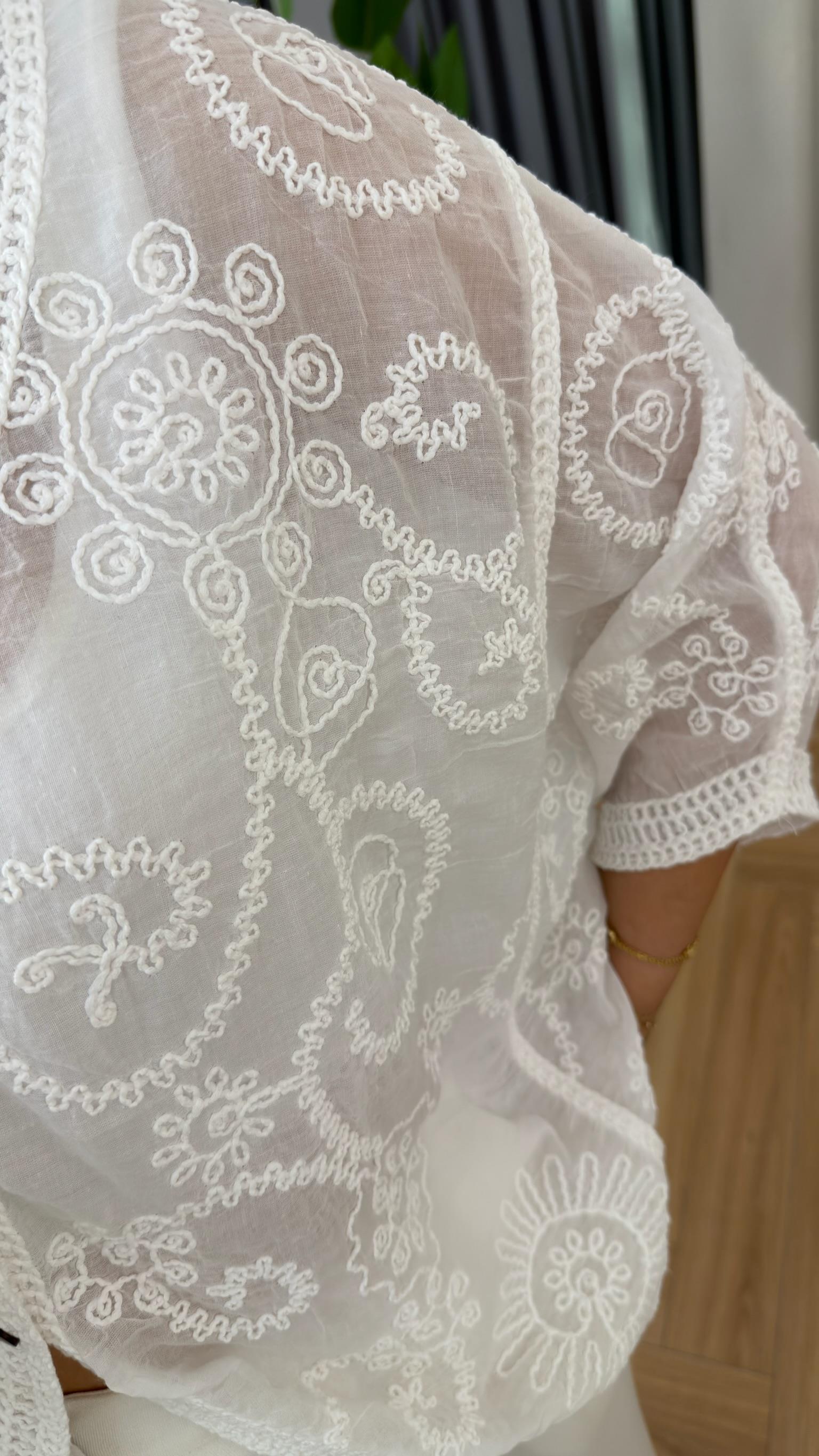 Wista Nakış Detaylı Beyaz Bluz