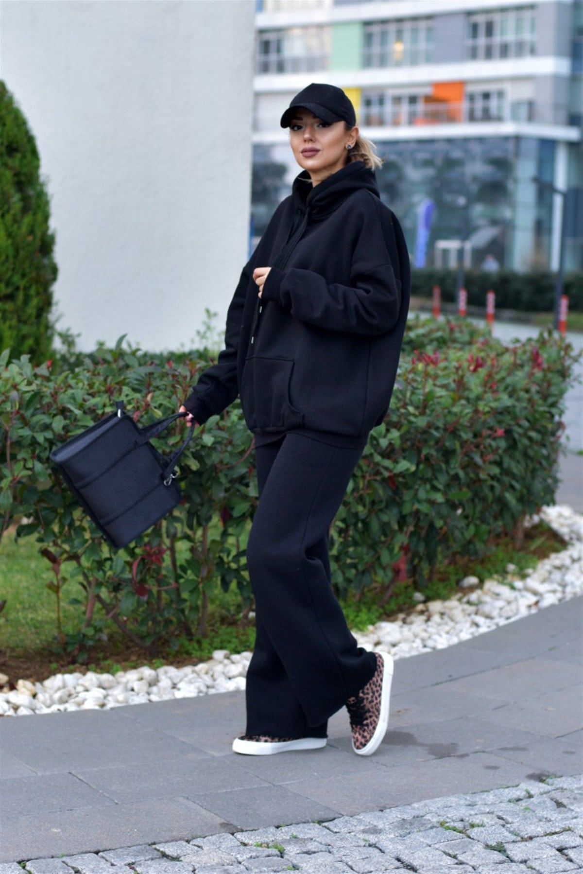 Kapüşonlu Siyah Basic Sweatshirt