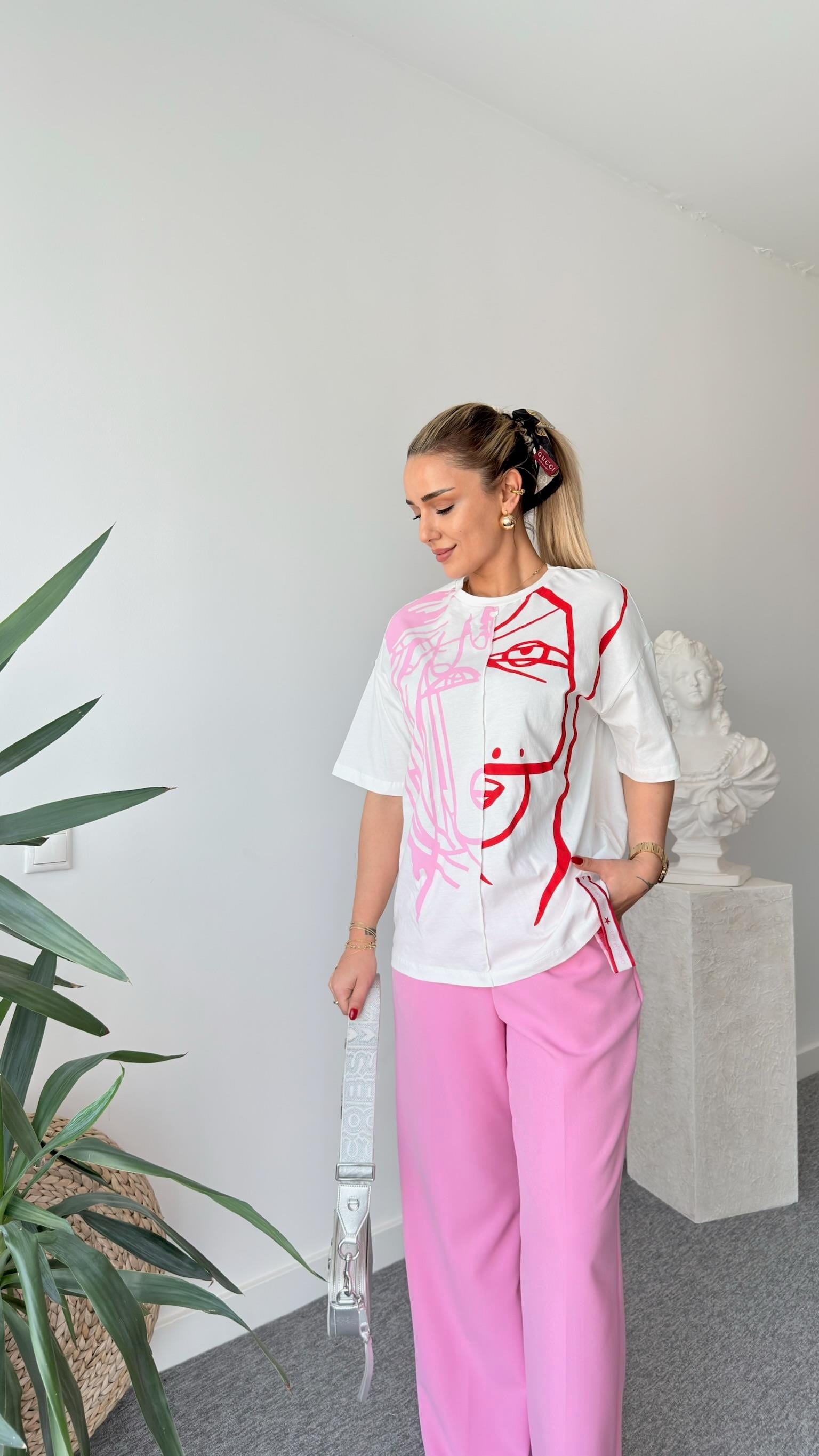 Neus Renkli Baskı Detaylı Tshirt