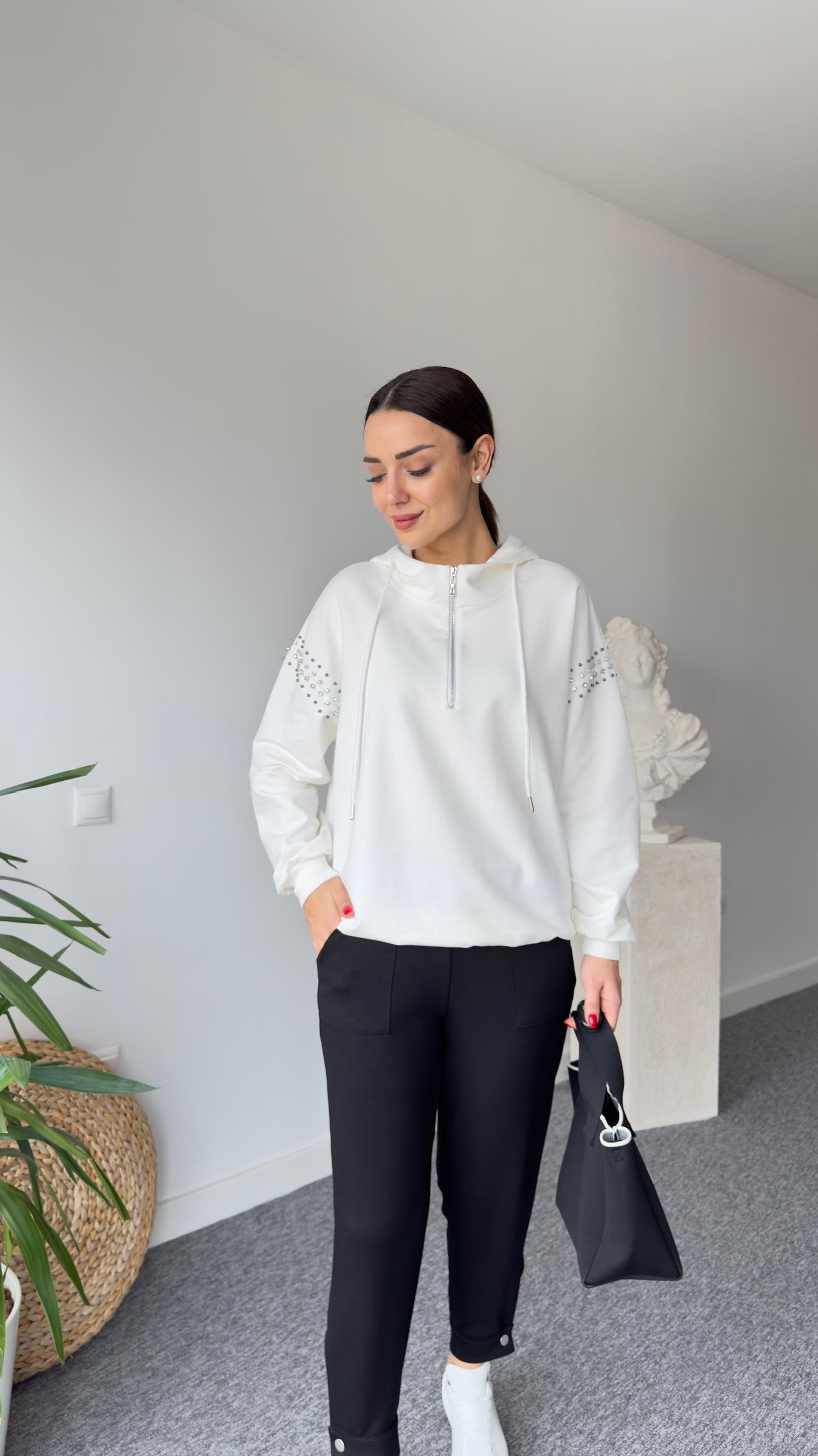 Omuzları Taşlı Kapüşonlu Beyaz Sweatshirt